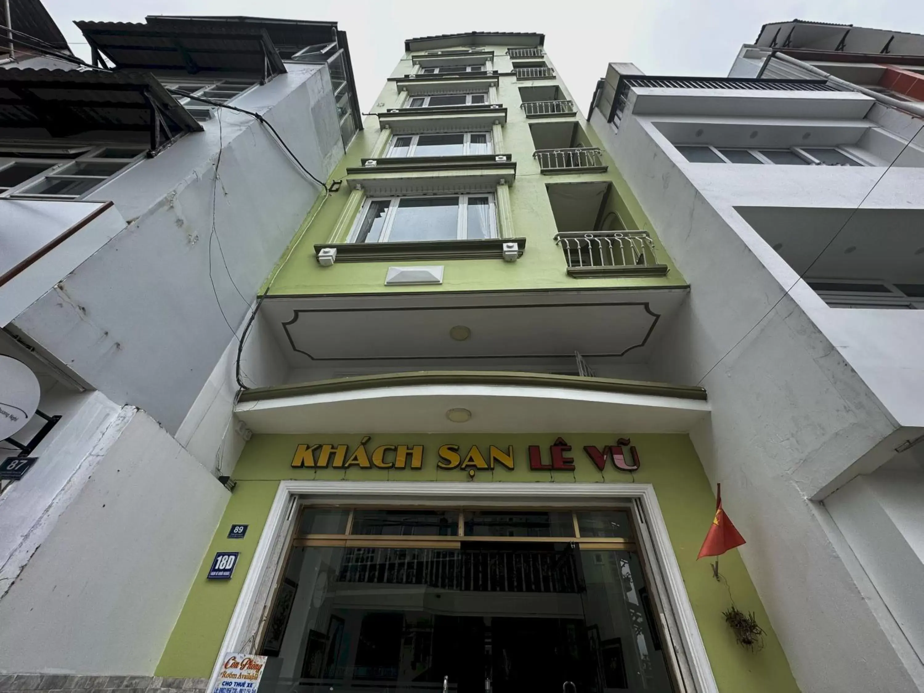 Property Building in OYO 1196 Le Vu Hotel