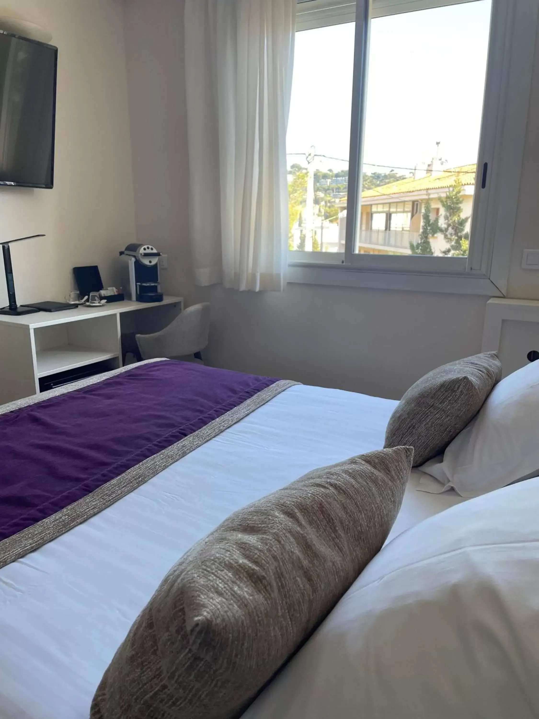 Bedroom, Bed in Best Western Plus Hôtel la Rade