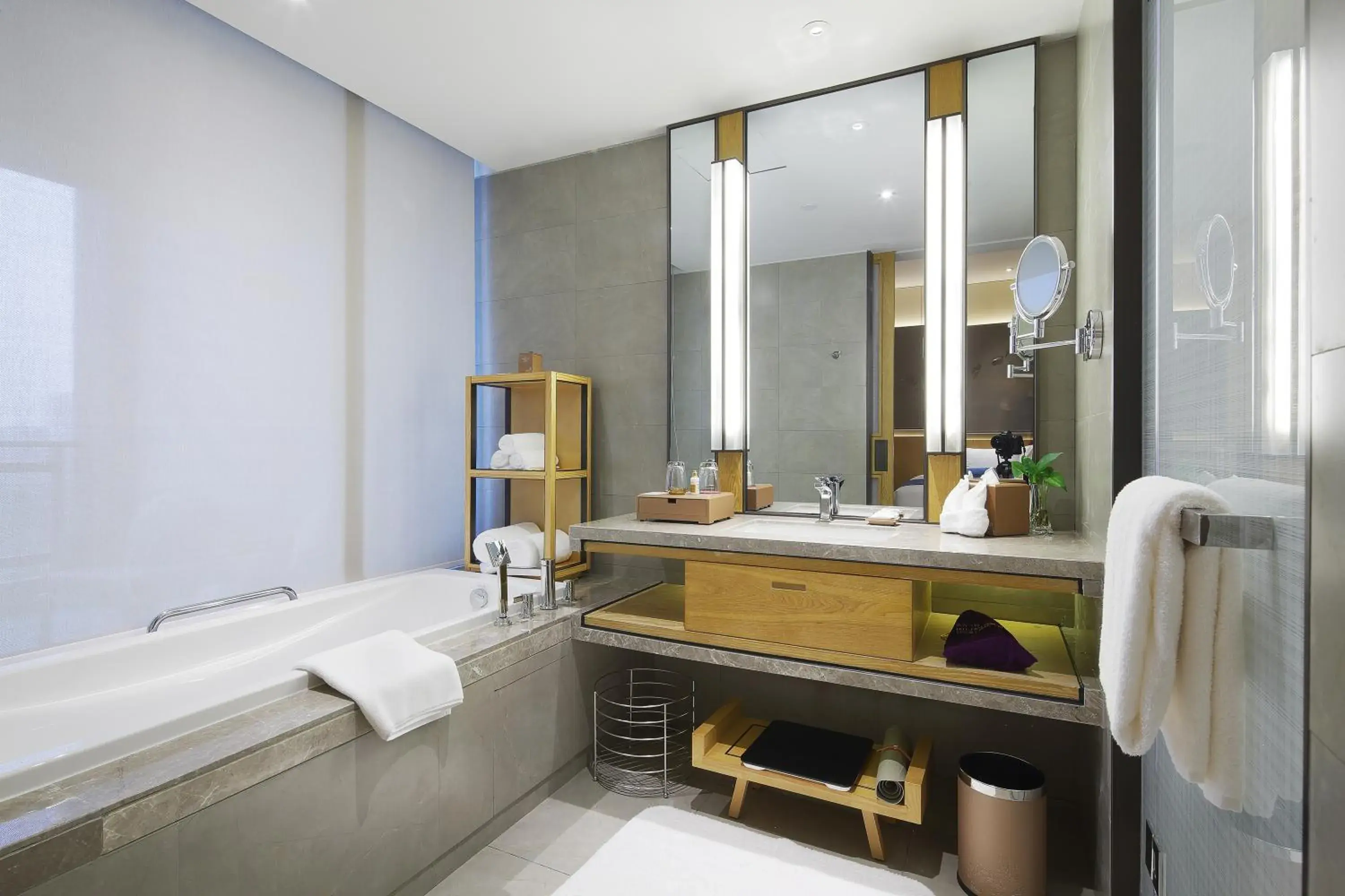 Toilet, Bathroom in Crowne Plaza Nanchang Wanli, an IHG Hotel