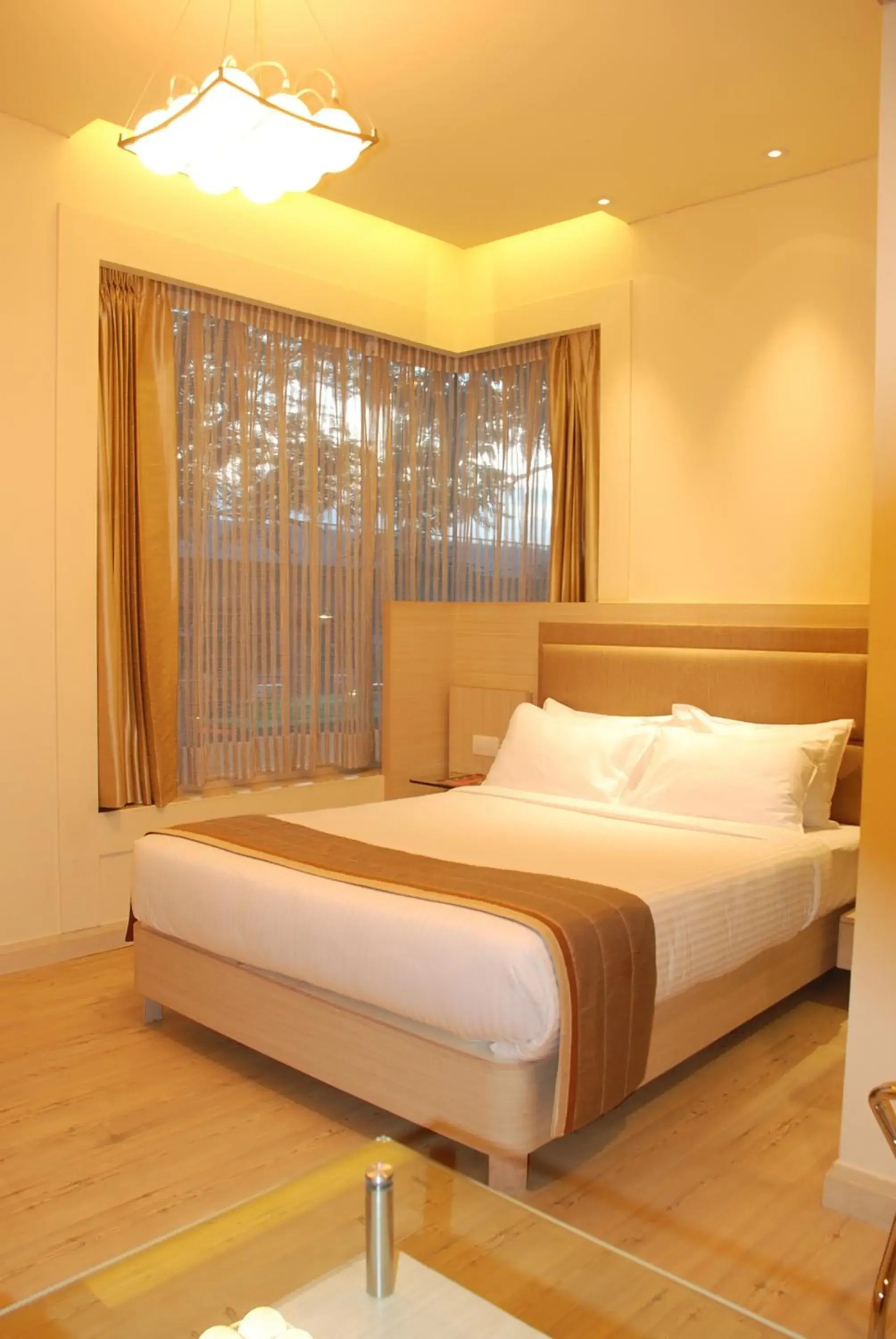 Guests, Bed in Sarovar Portico Naraina, Hotel