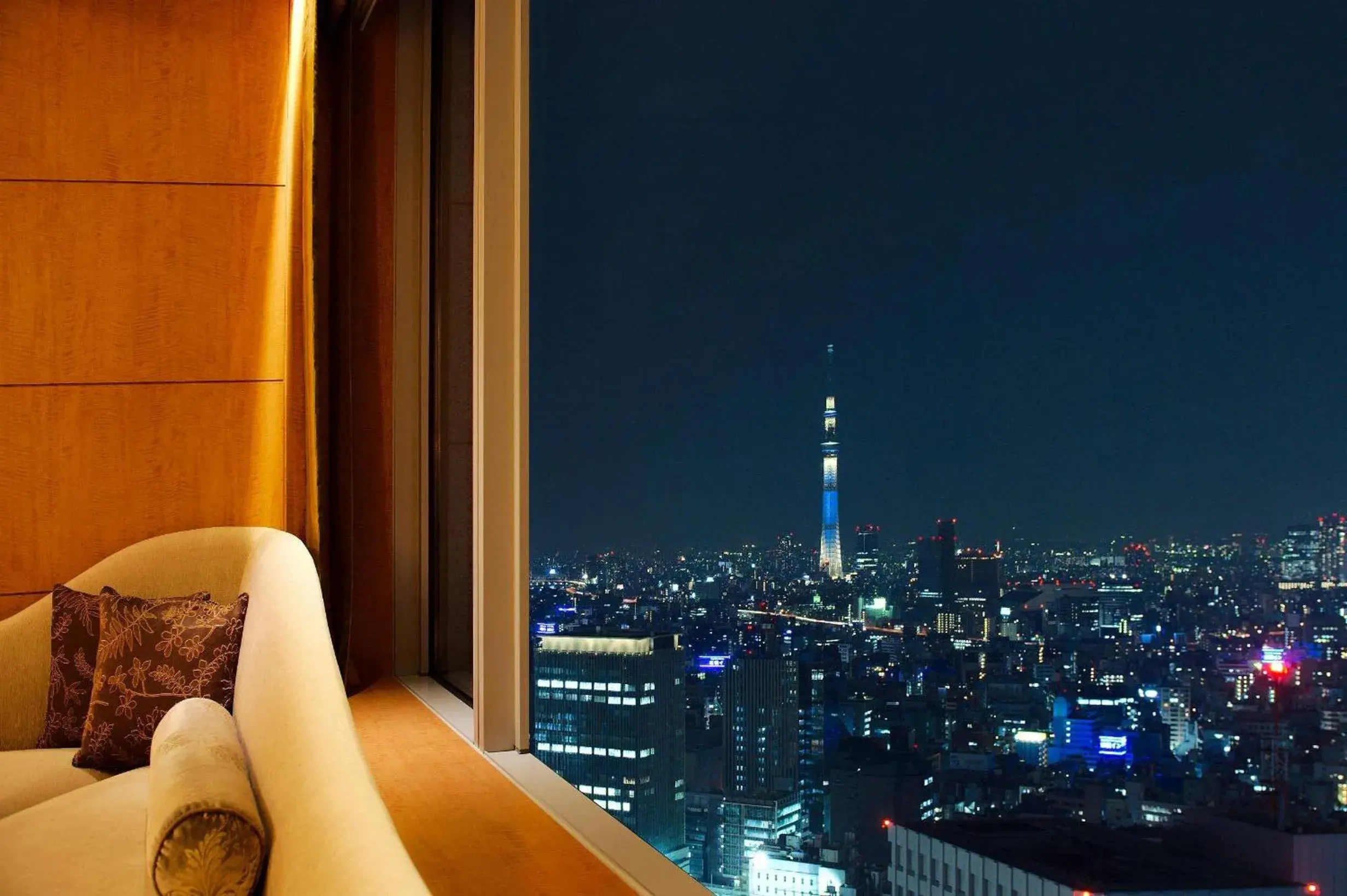 Photo of the whole room, City View in Shangri-La Tokyo
