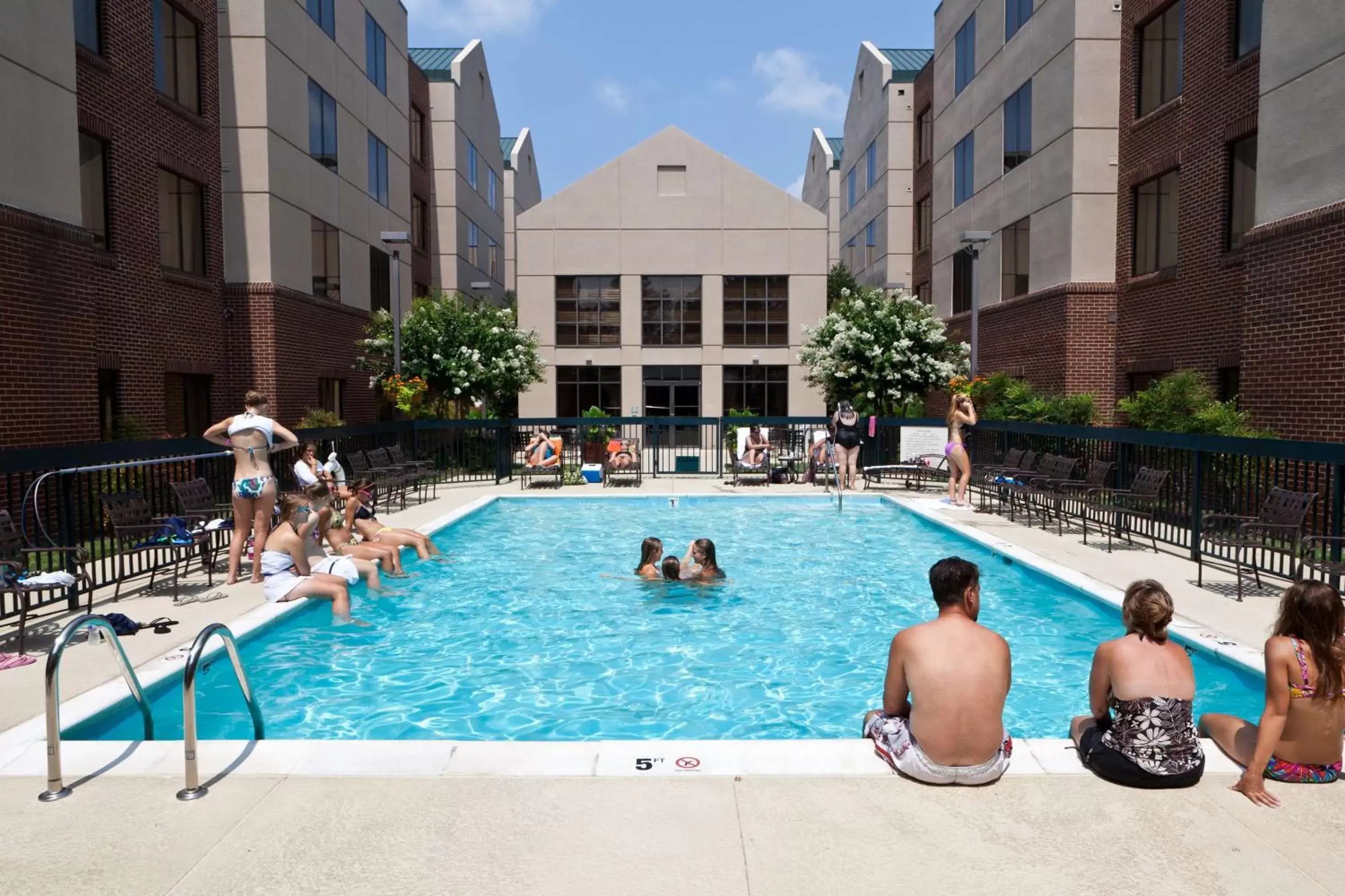 Pool view, Swimming Pool in Homewood Suites by Hilton Richmond - West End / Innsbrook