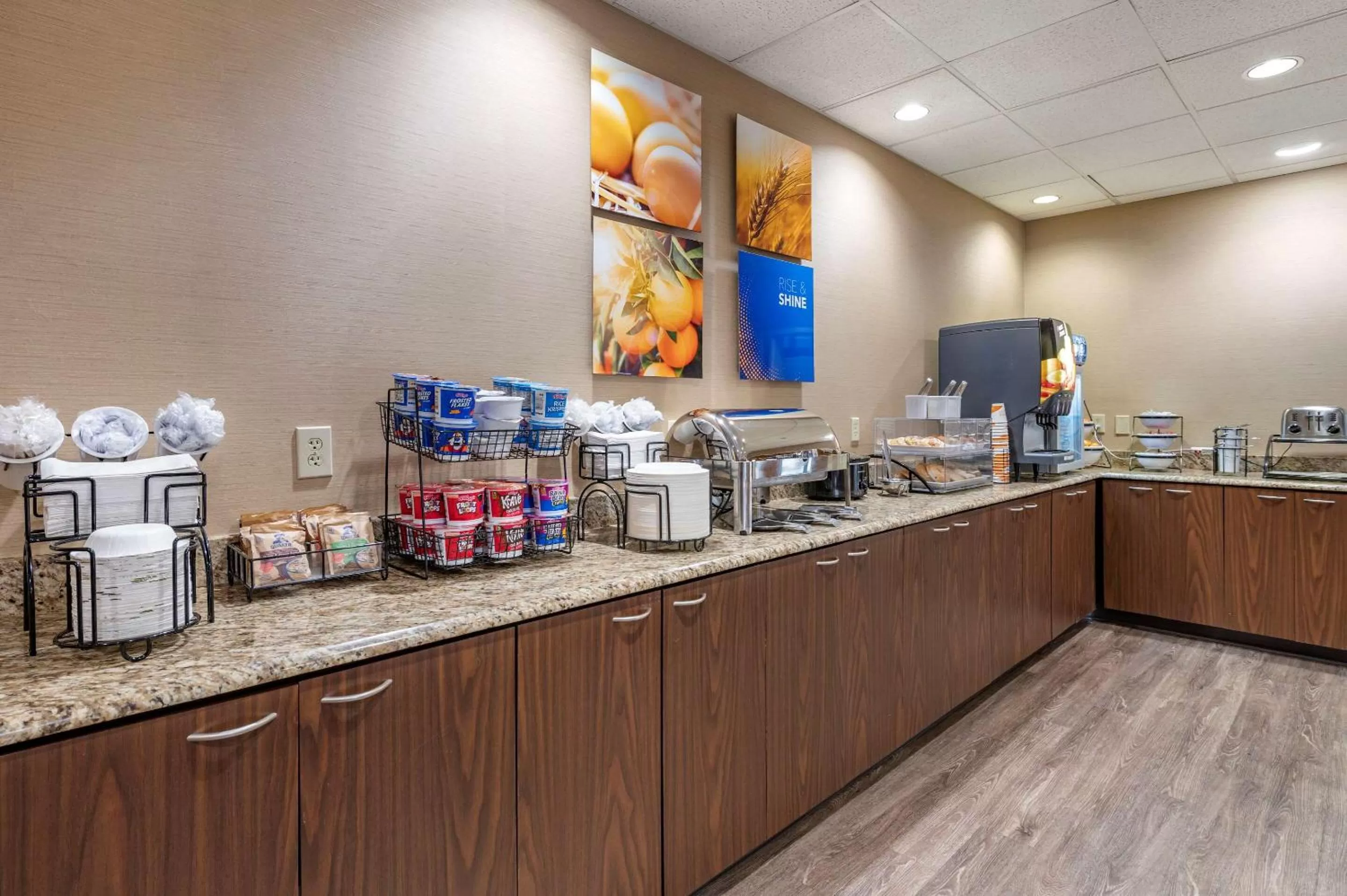 Restaurant/places to eat in Comfort Inn Louisville Southwest
