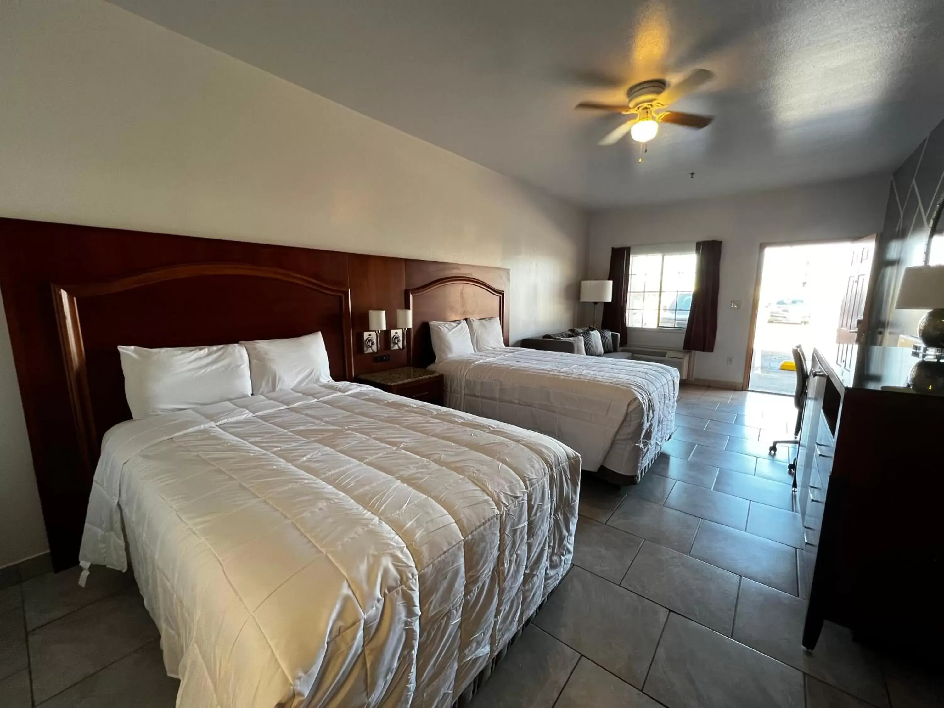 Photo of the whole room, Bed in Casa Rosa Inn