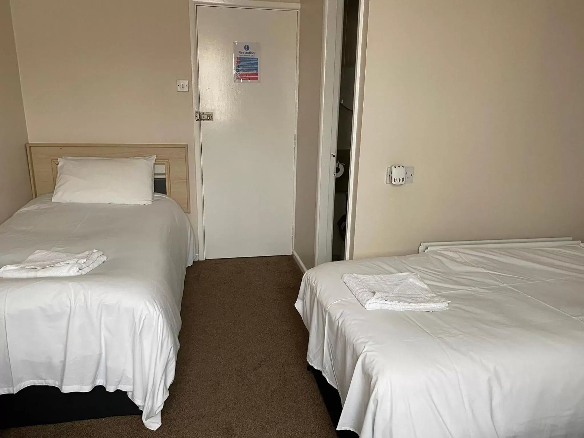 Bed in Arncliffe Lodge Hotel