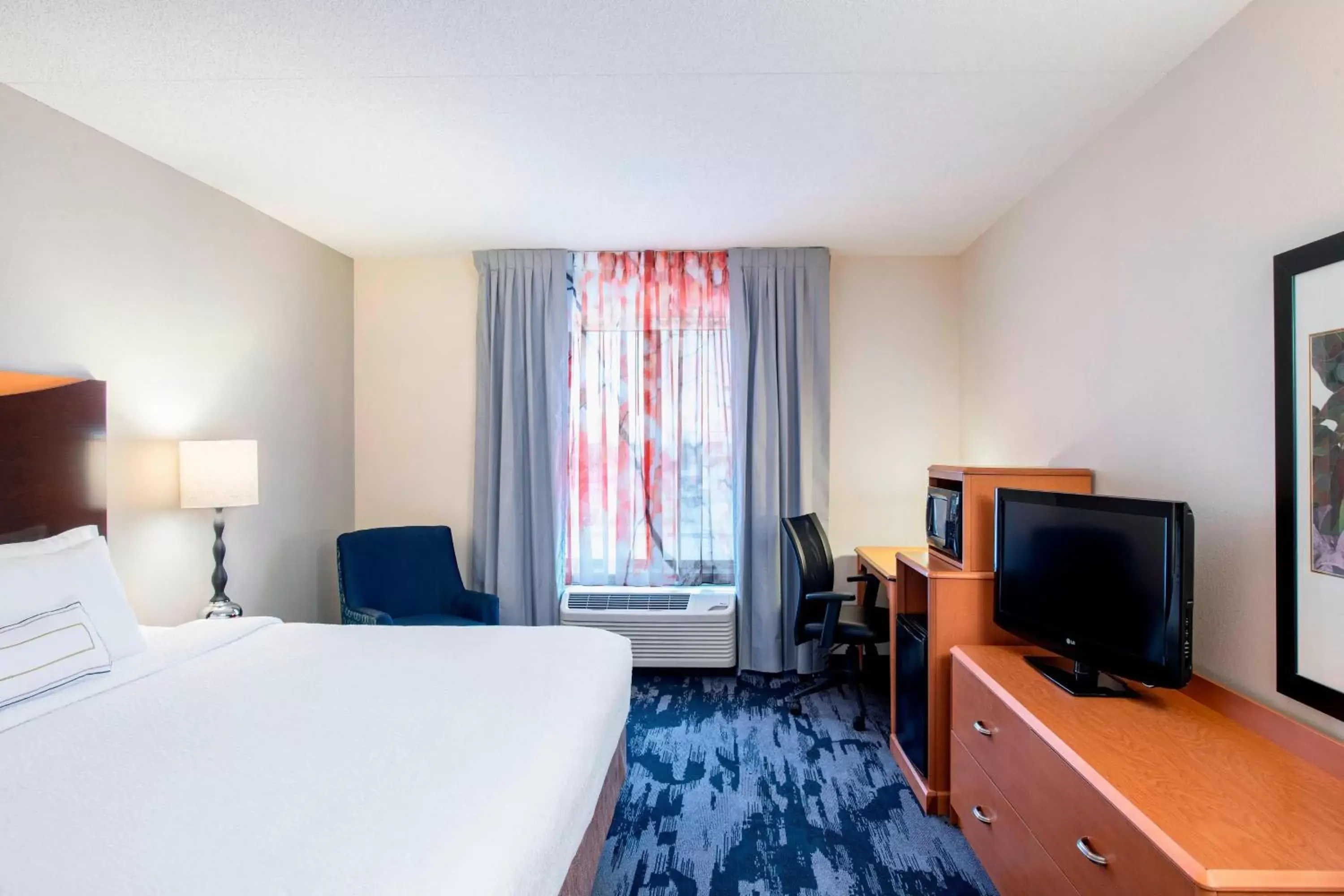 Photo of the whole room, TV/Entertainment Center in Fairfield Inn & Suites by Marriott Winnipeg