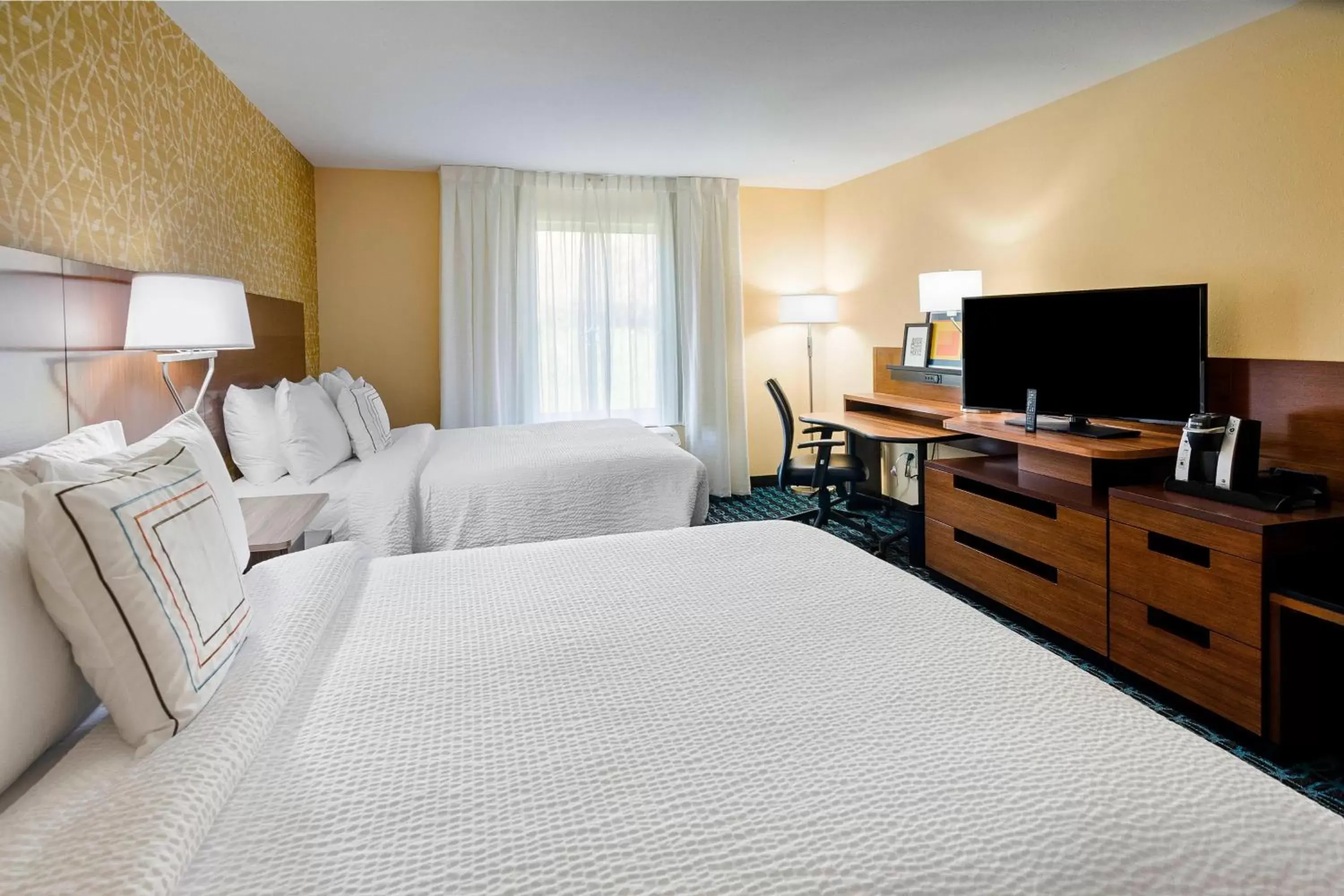 Photo of the whole room, Bed in Fairfield Inn & Suites by Marriott Abingdon
