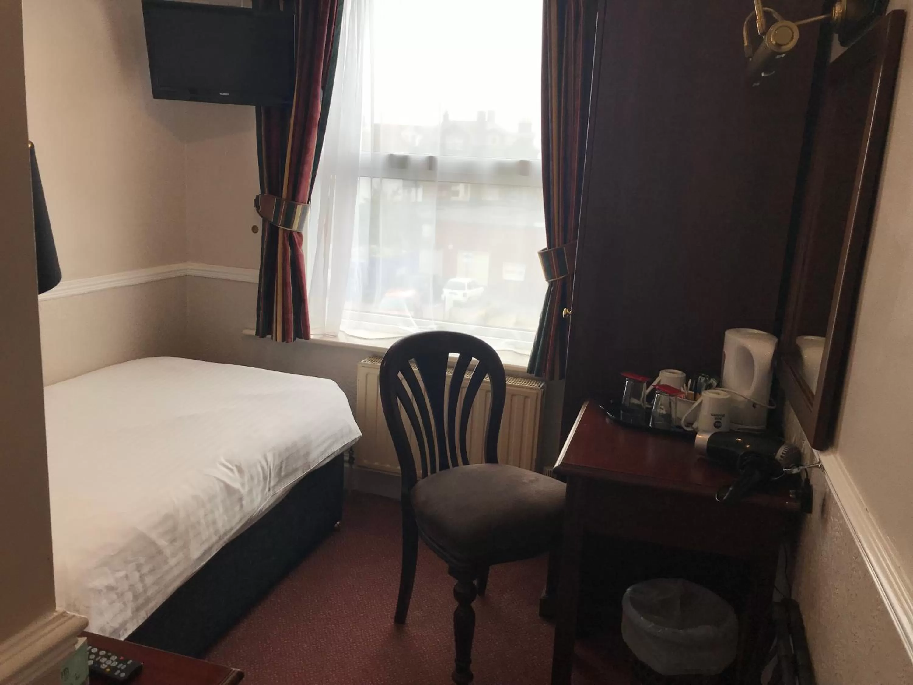 Coffee/tea facilities, Bed in Best Western Hotel Hatfield