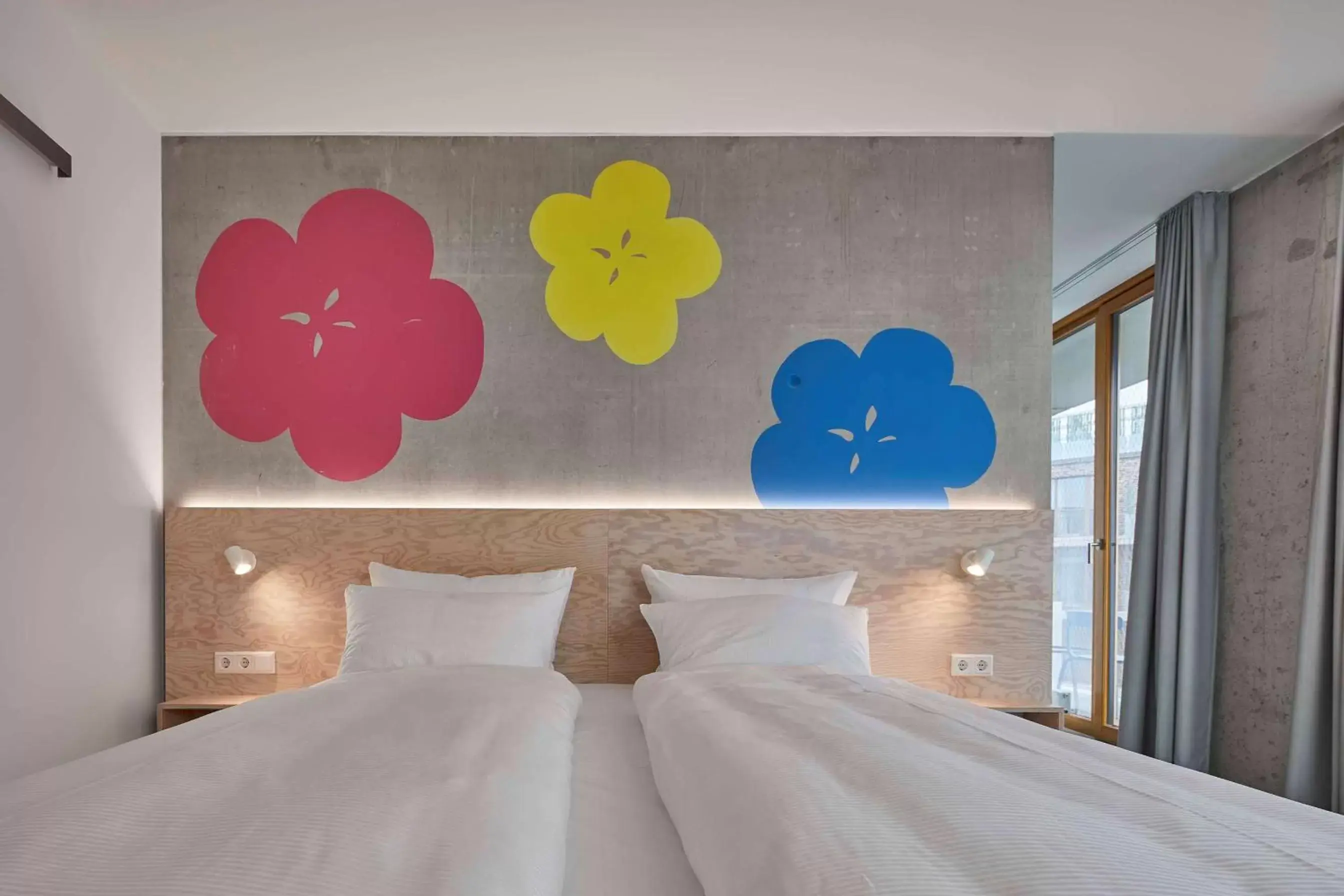 Photo of the whole room, Bed in Flowers Hotel Essen