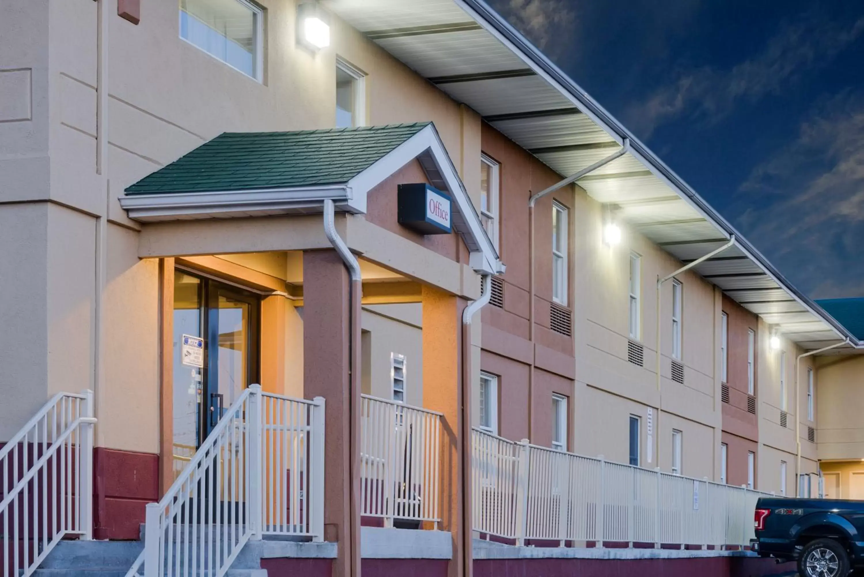 Property building in Super 8 by Wyndham Allentown Property building in Super 8 by Wyndham Allentown