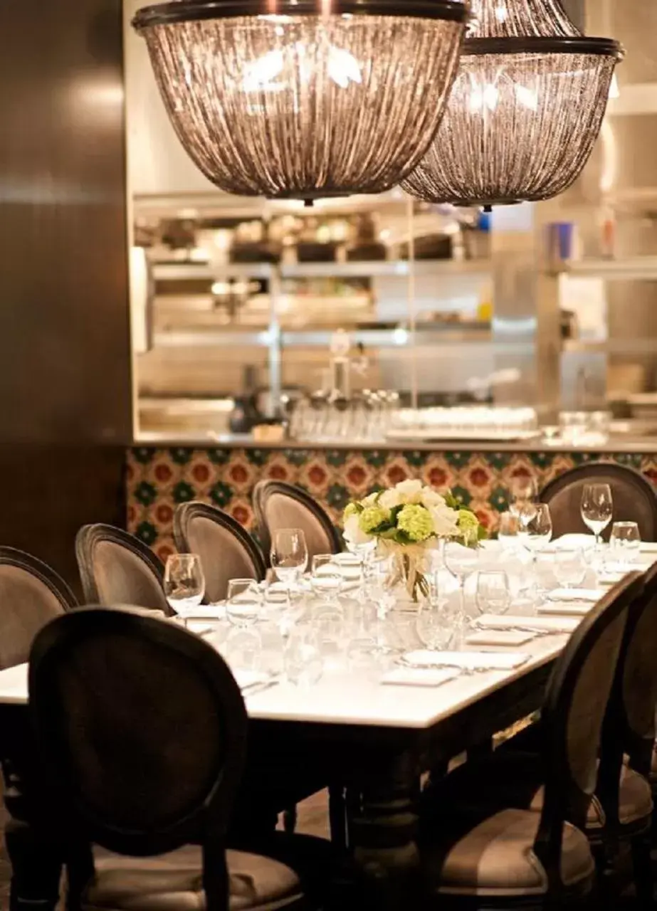 Restaurant/places to eat in Century Plaza Hotel Restaurant/places to eat in Century Plaza Hotel