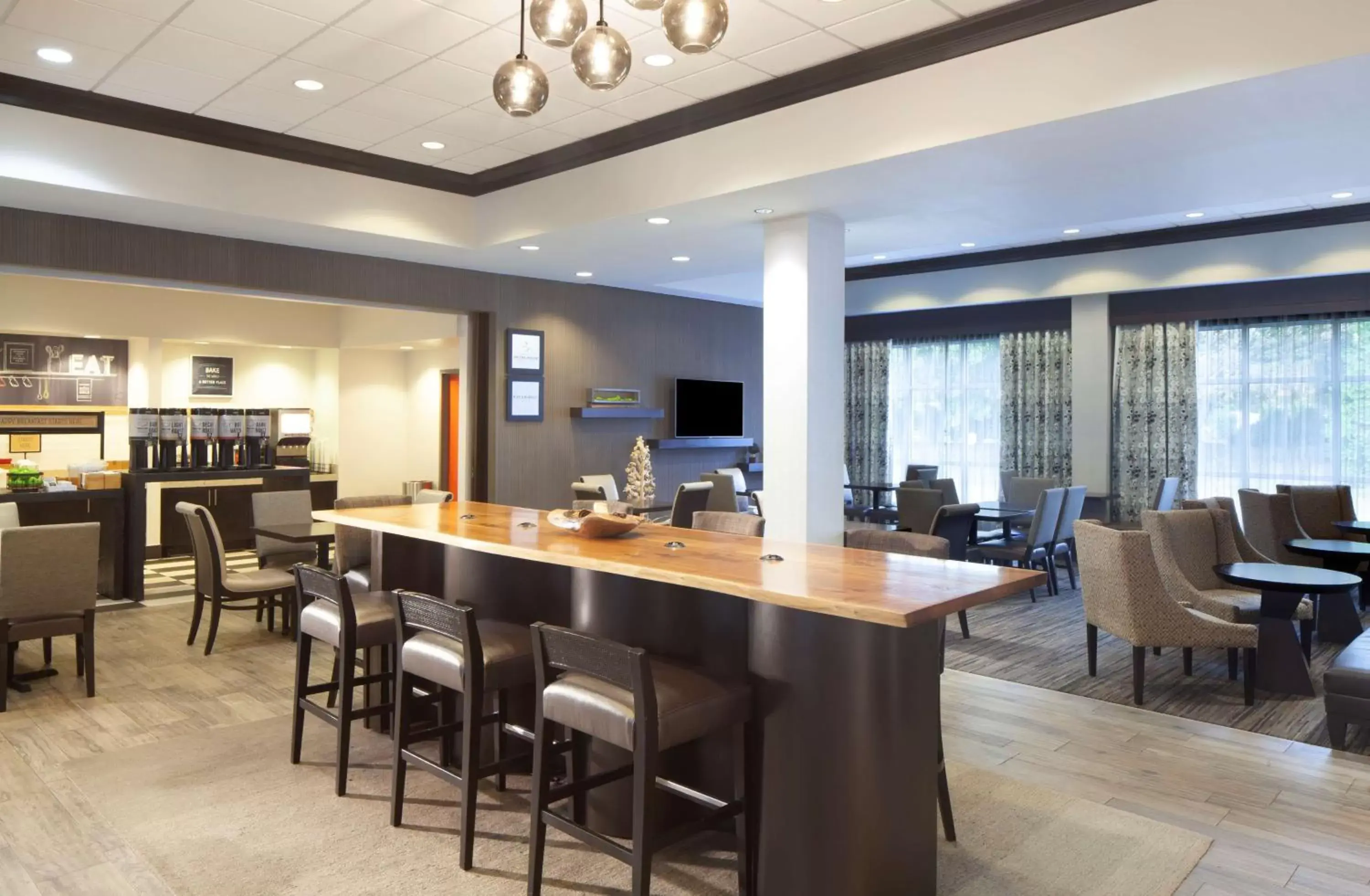 Lobby or reception, Restaurant/Places to Eat in Hampton Inn Parsippany