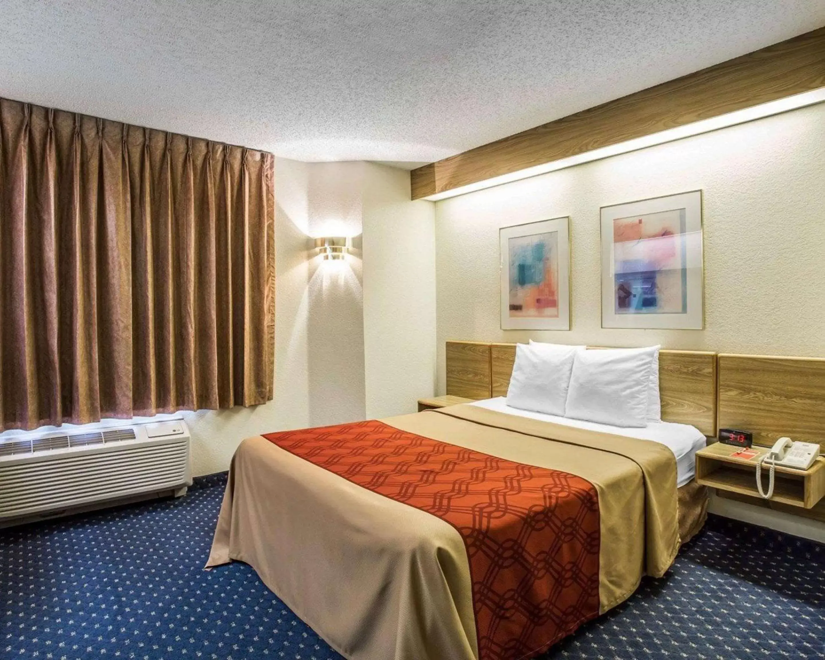 Photo of the whole room, Bed in Econo Lodge Denver International Airport
