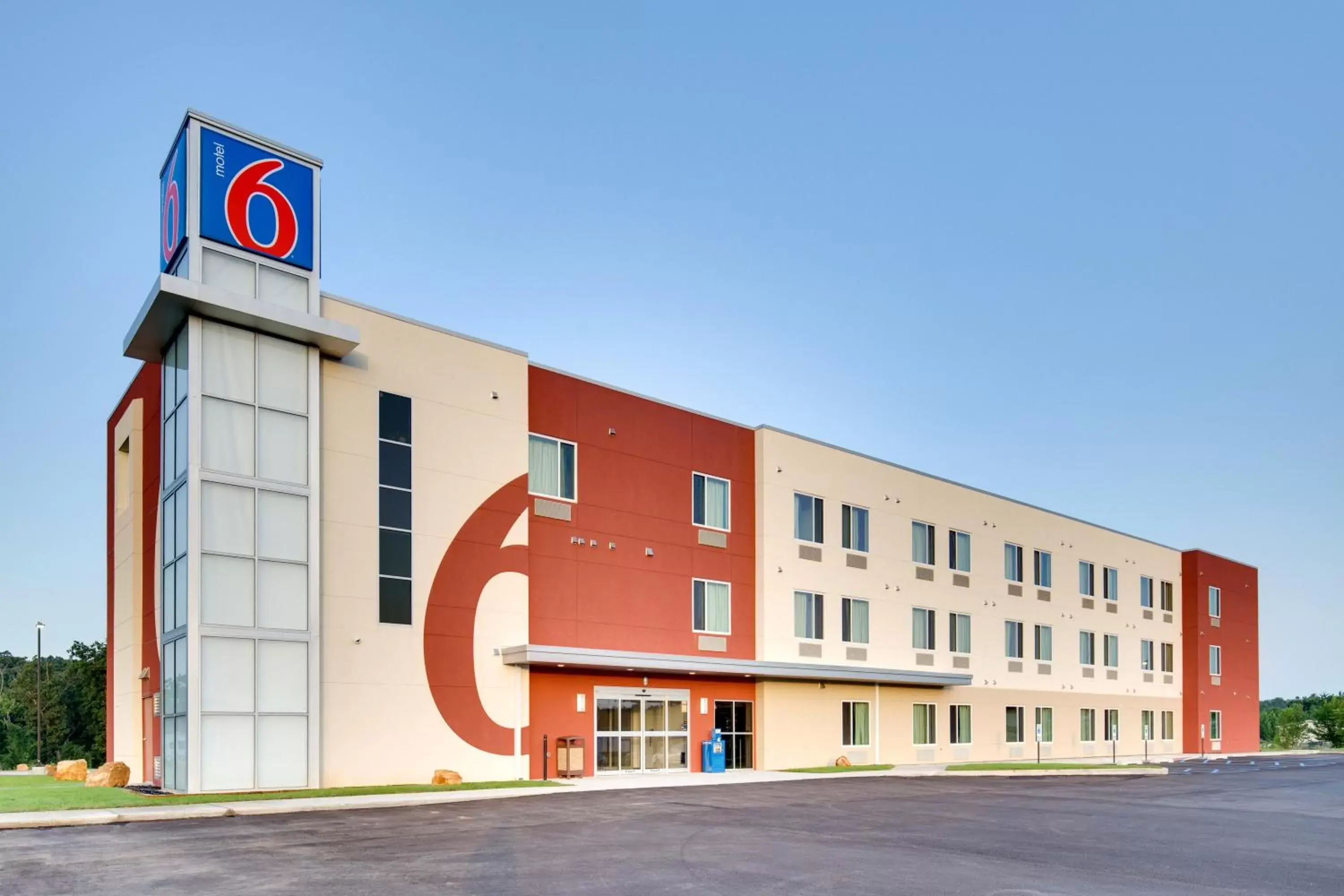 Facade/entrance, Property Building in Motel 6-Poplar Bluff, MO