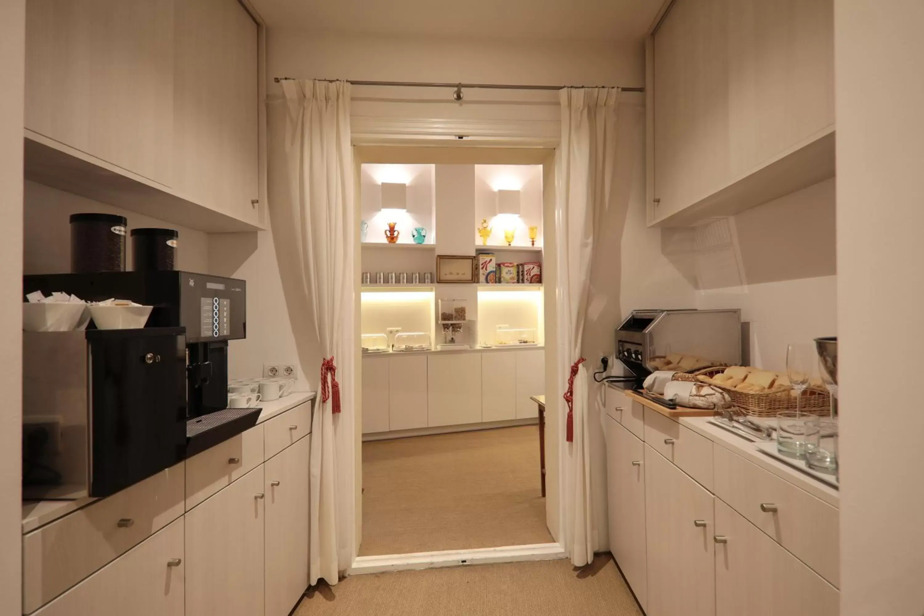 Coffee/tea facilities, Kitchen/Kitchenette in AH Art Hotel Palma