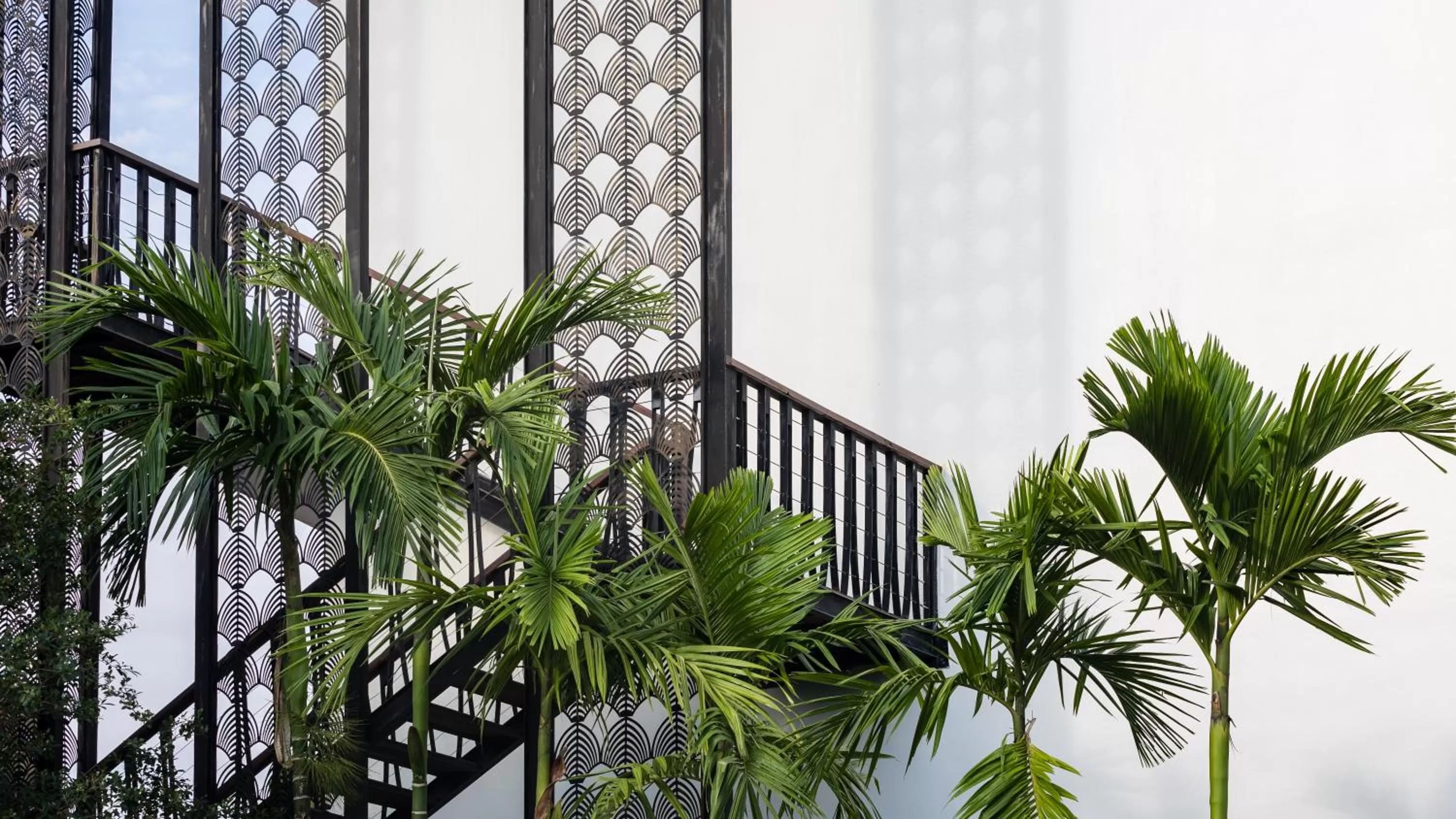 Property building in Shintana Saya La Maison