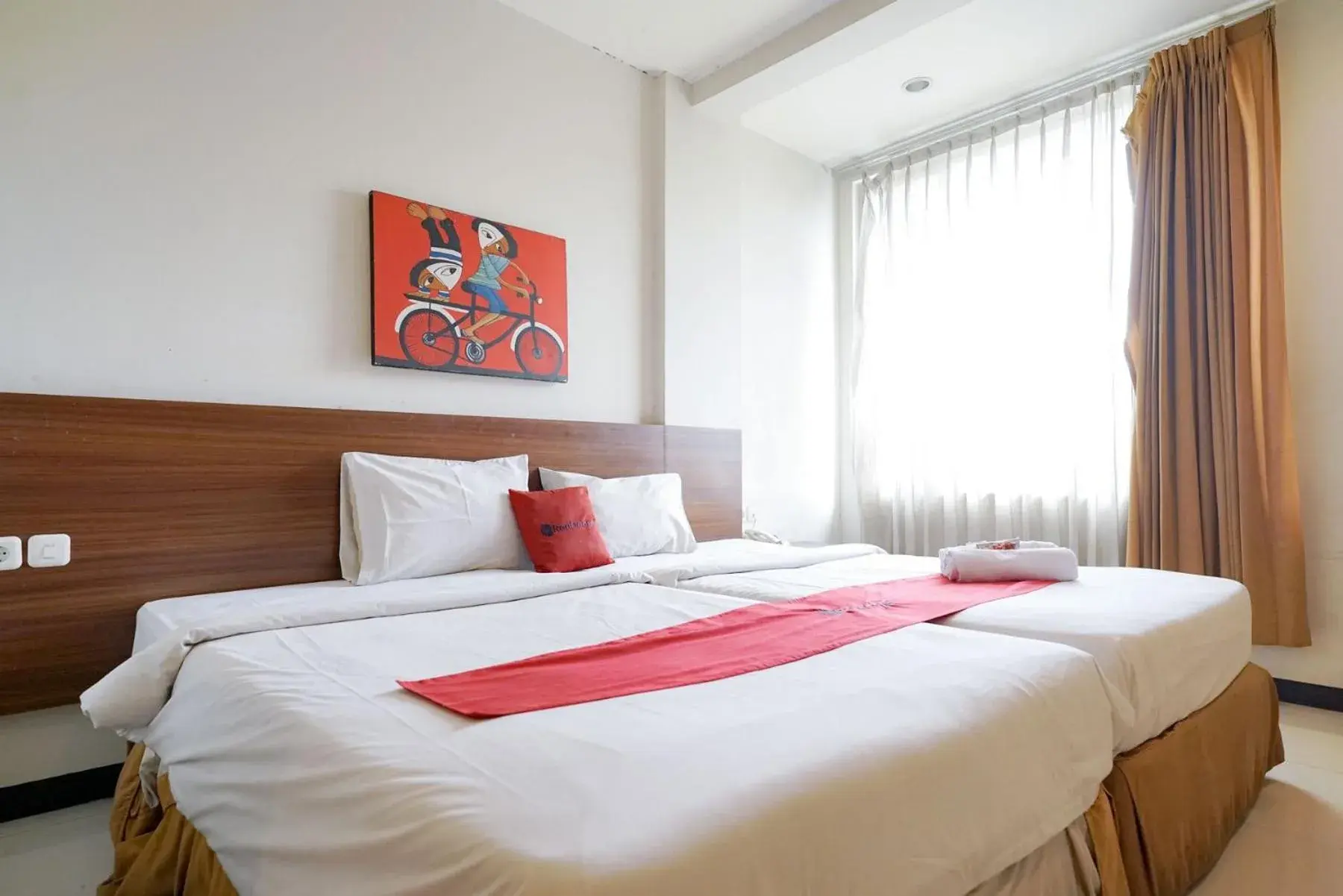 Bedroom, Bed in RedDoorz near Braga Street