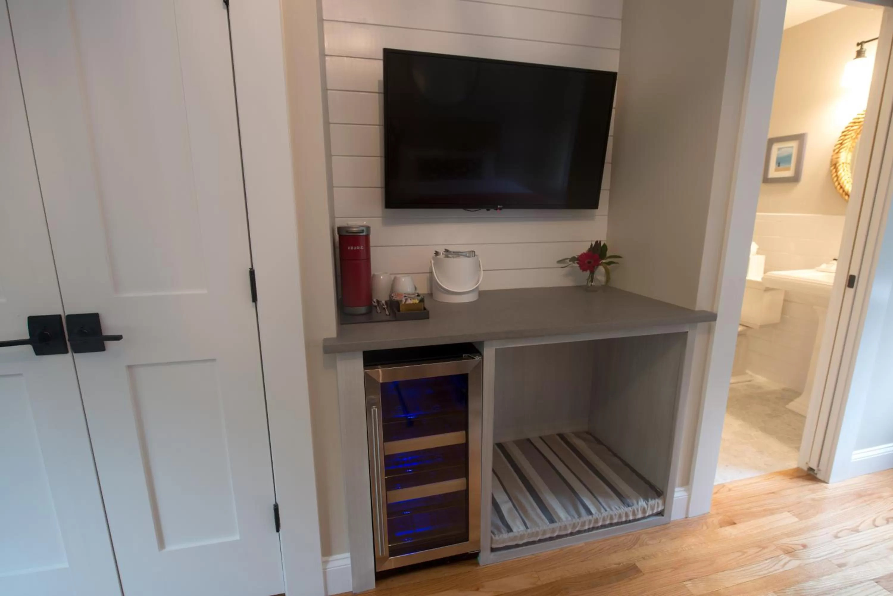 TV/Entertainment Center in Paws on Pelham