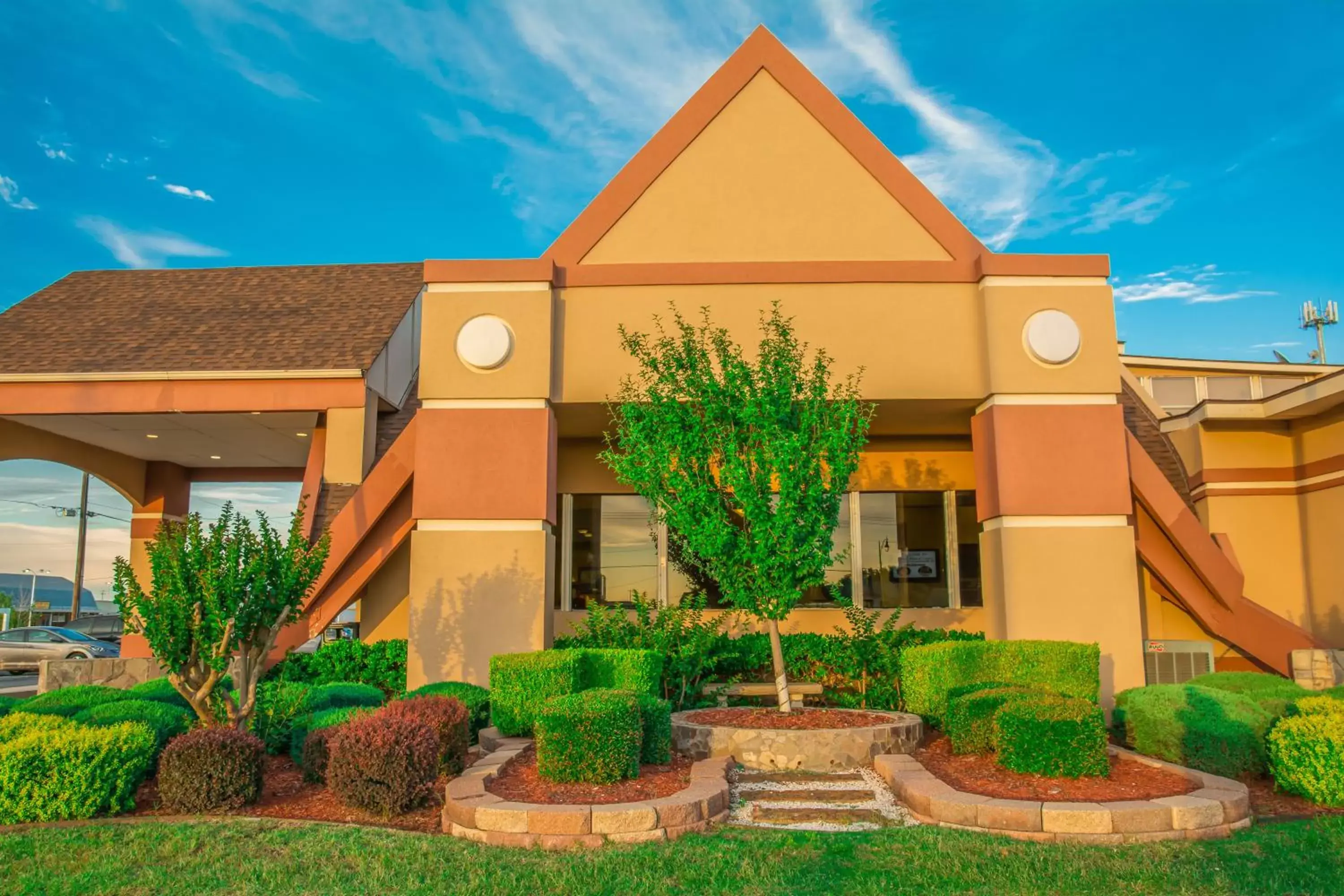 Property building in Howard Johnson by Wyndham Oklahoma City OKC Airport, Fairgrounds, I40 Property building in Howard Johnson by Wyndham Oklahoma City OKC Airport, Fairgrounds, I40