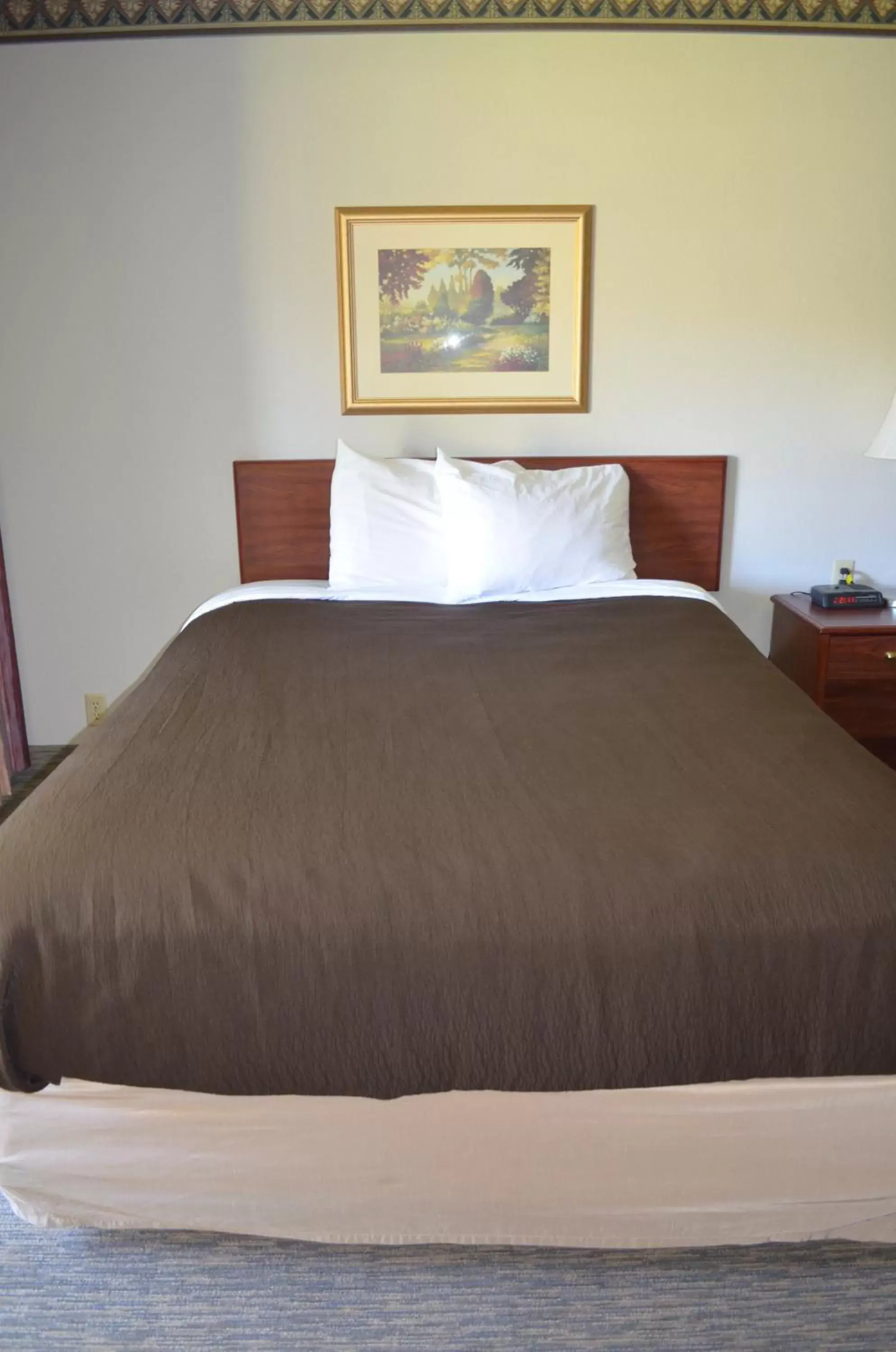 Bedroom, Bed in Shilo Inns Suites The Dalles