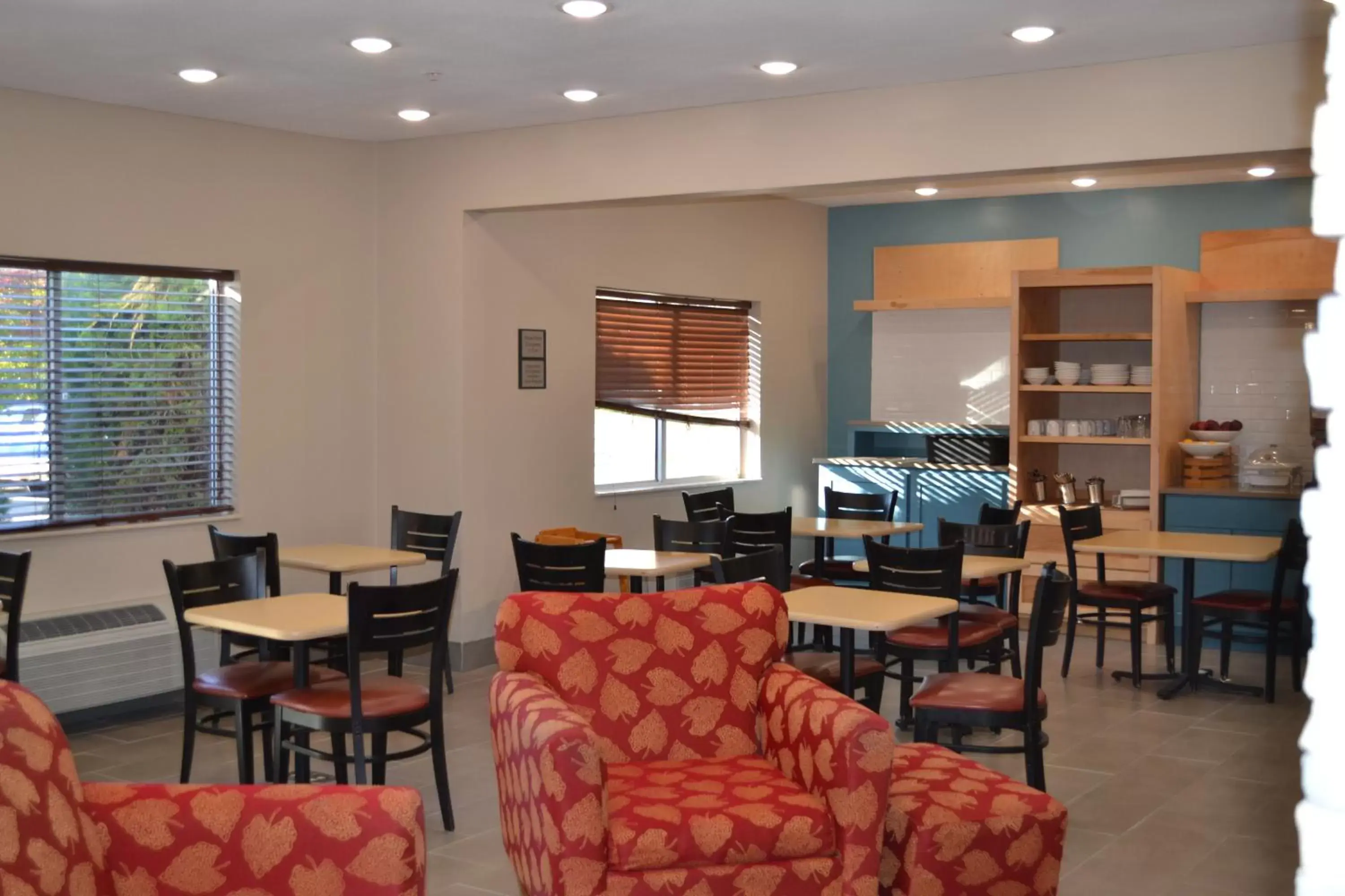 Dining area, Restaurant/Places to Eat in Country Inn & Suites by Radisson, Fairview Heights, IL