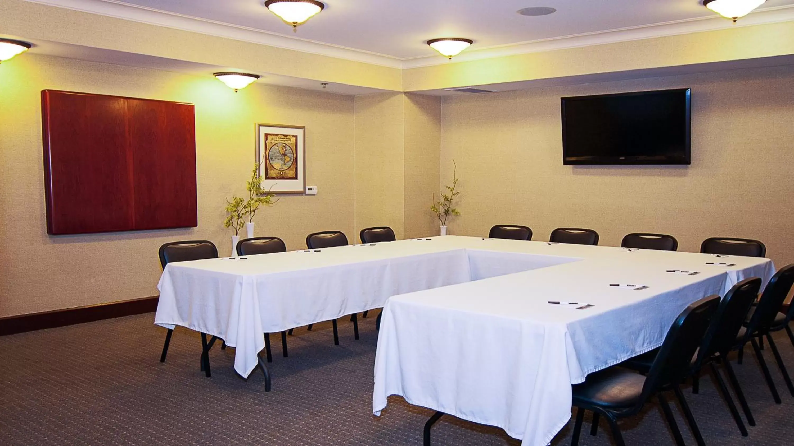 Meeting/conference room in Staybridge Suites Wichita, an IHG Hotel