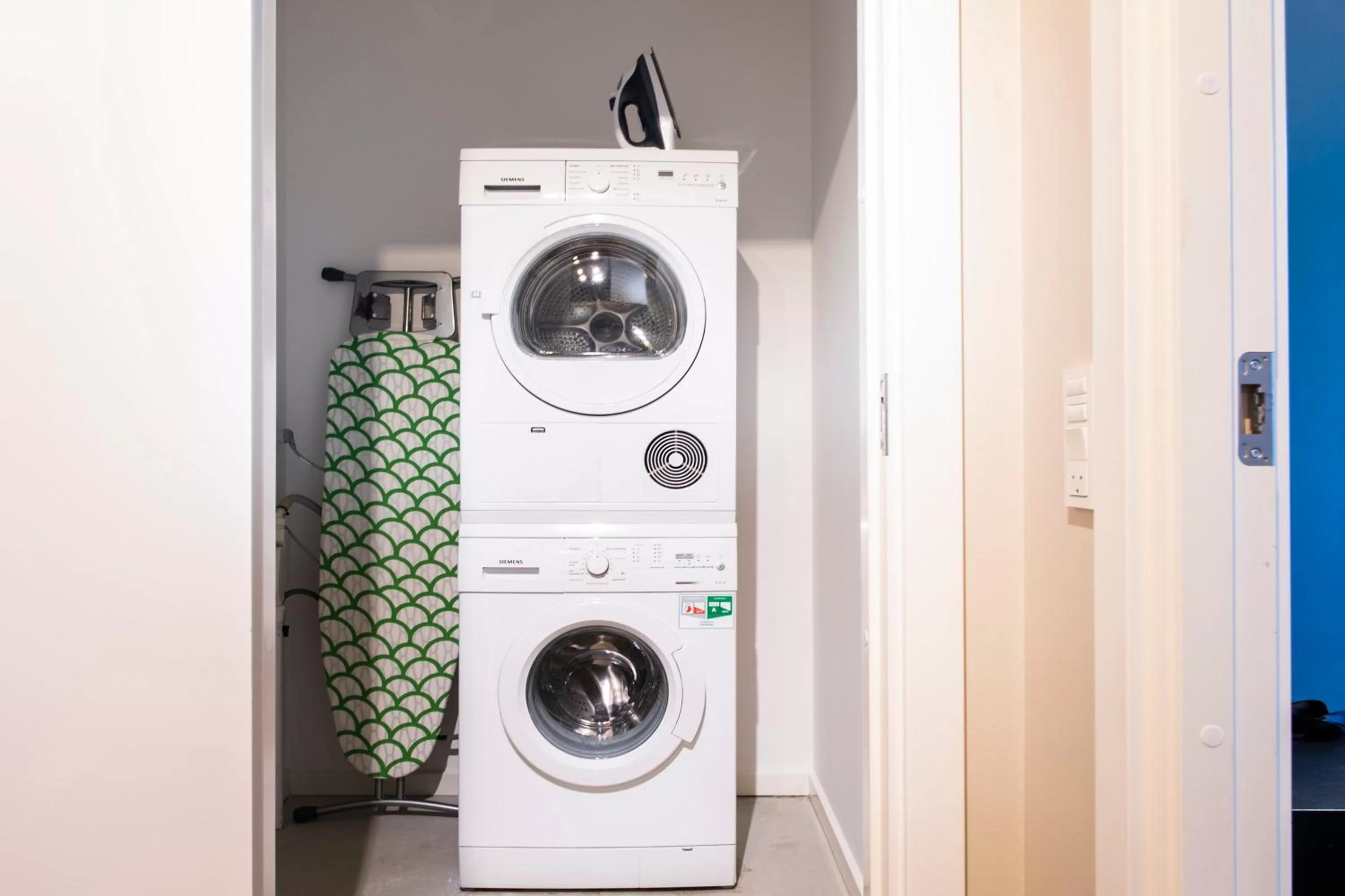 Area and facilities, Bathroom in By The Pier apartments - Into This Place