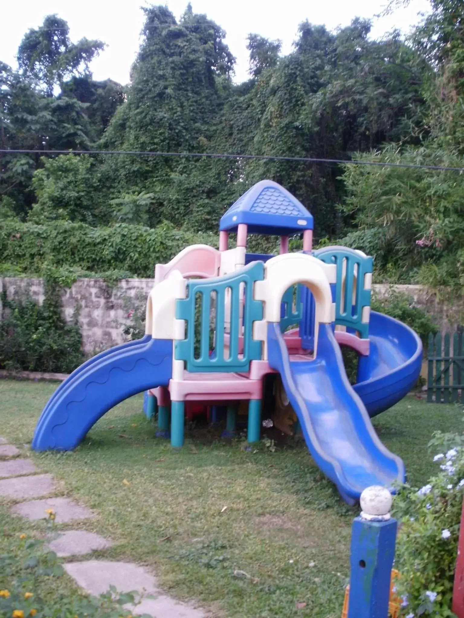 Children play ground, Children's Play Area in Pineapple Court Hotel