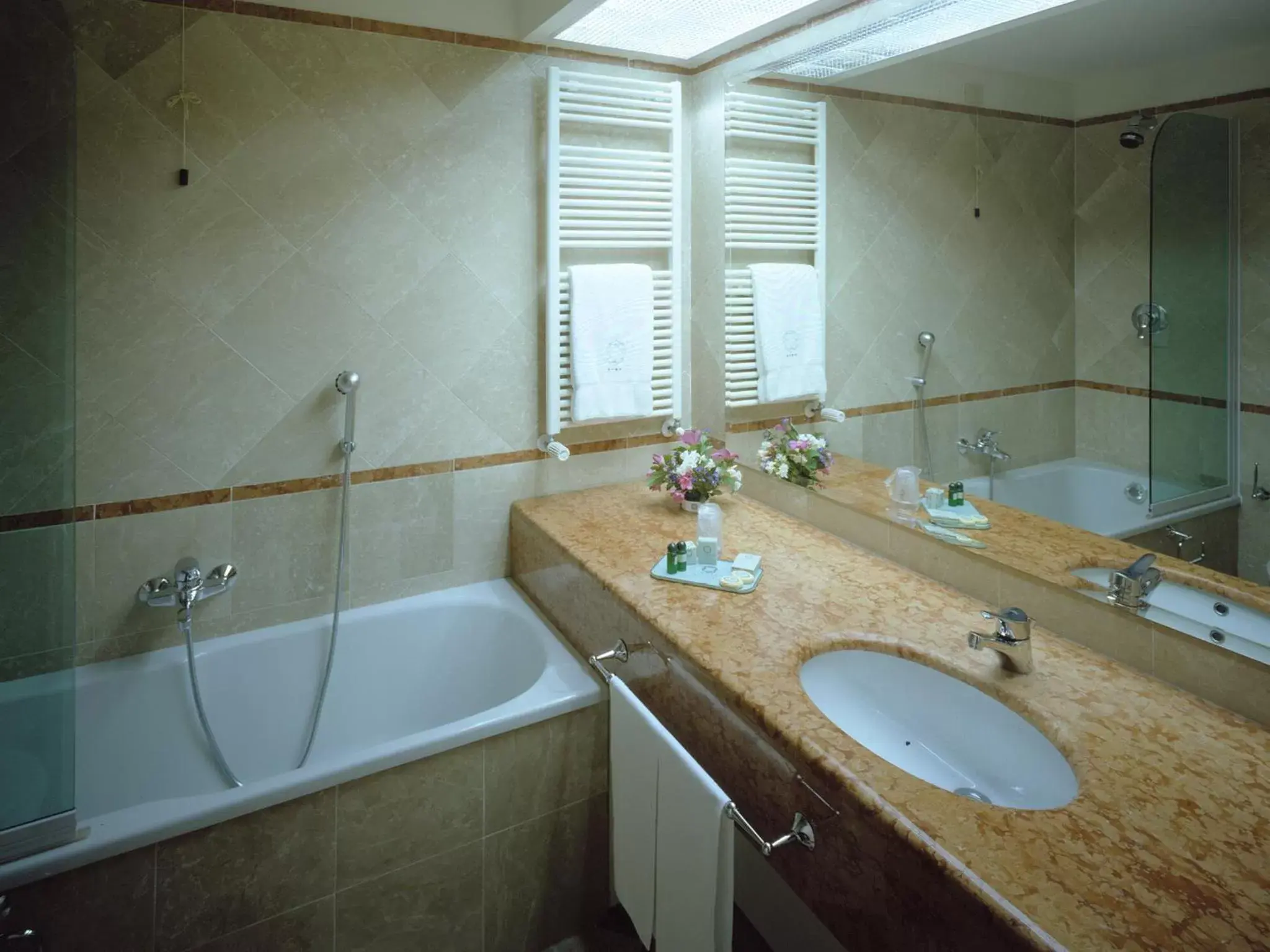 Bathroom in Sangallo Palace