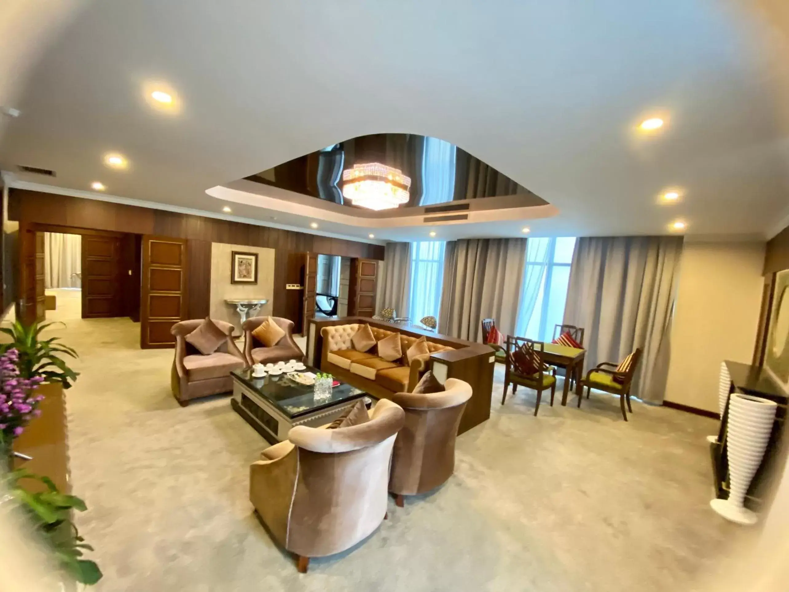 Living room, Seating Area in Muong Thanh Luxury Nhat Le Hotel