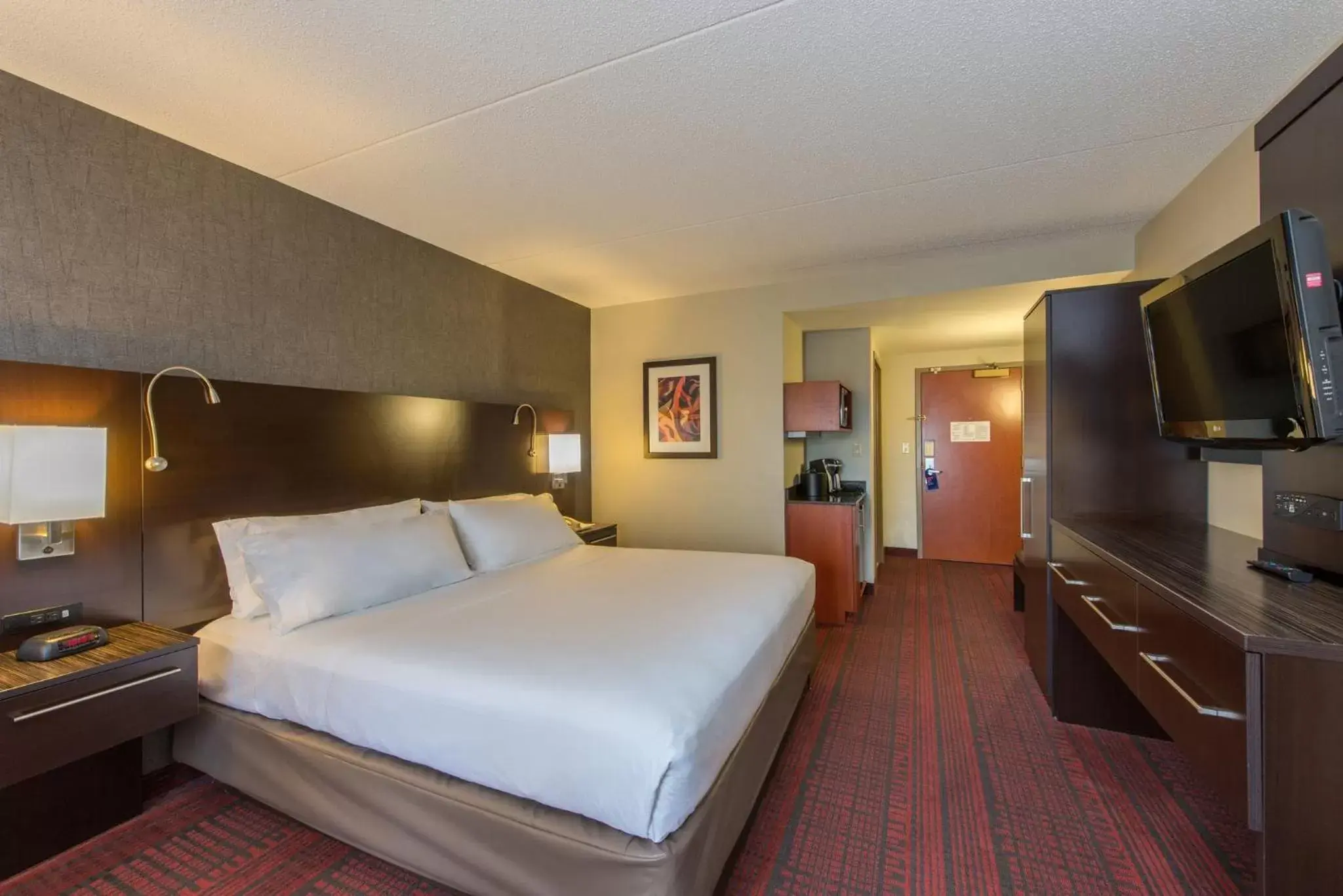 Photo of the whole room, Bed in Holiday Inn Express Hotel & Suites Auburn, an IHG Hotel