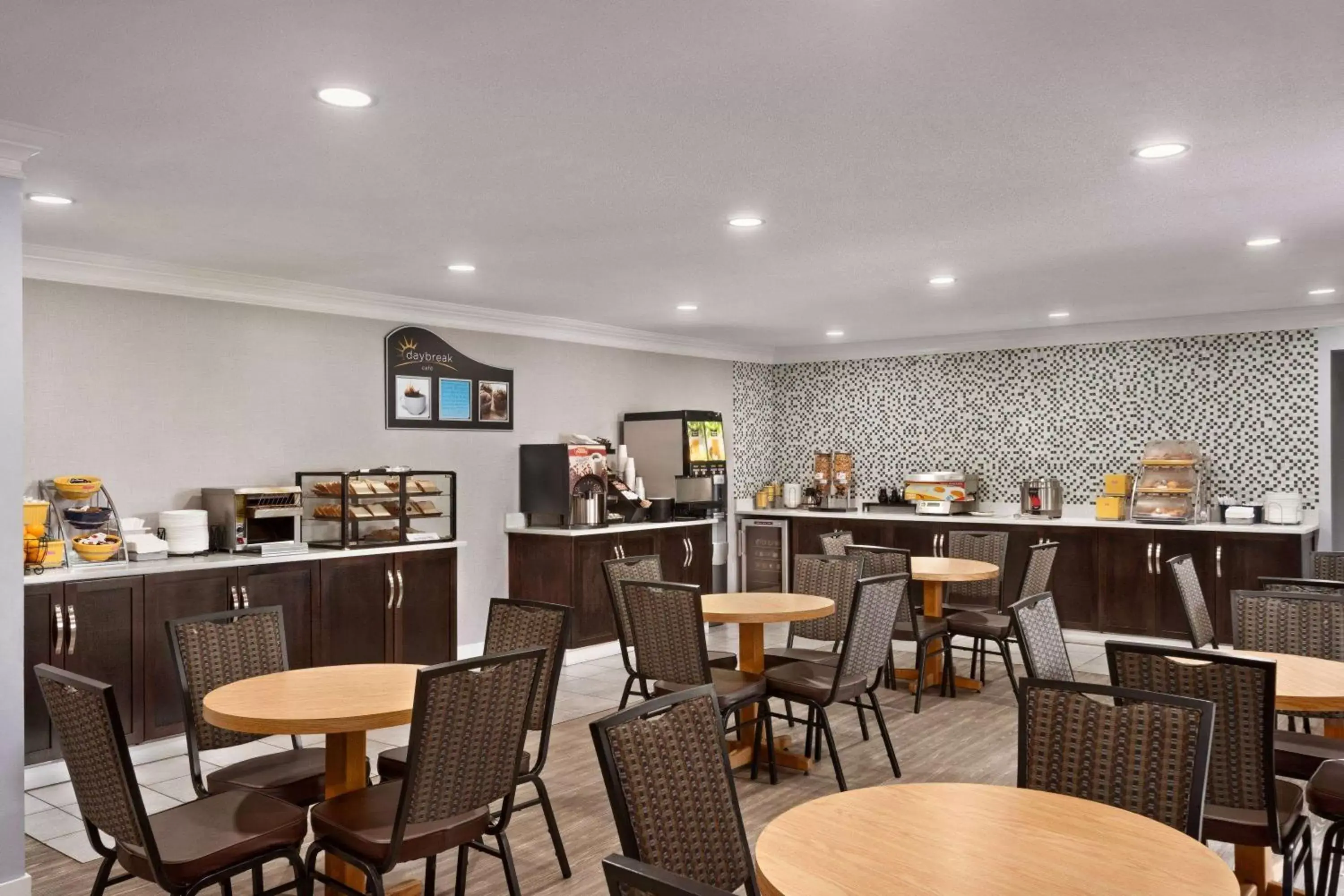 Restaurant/Places to Eat in Days Inn by Wyndham Kelowna