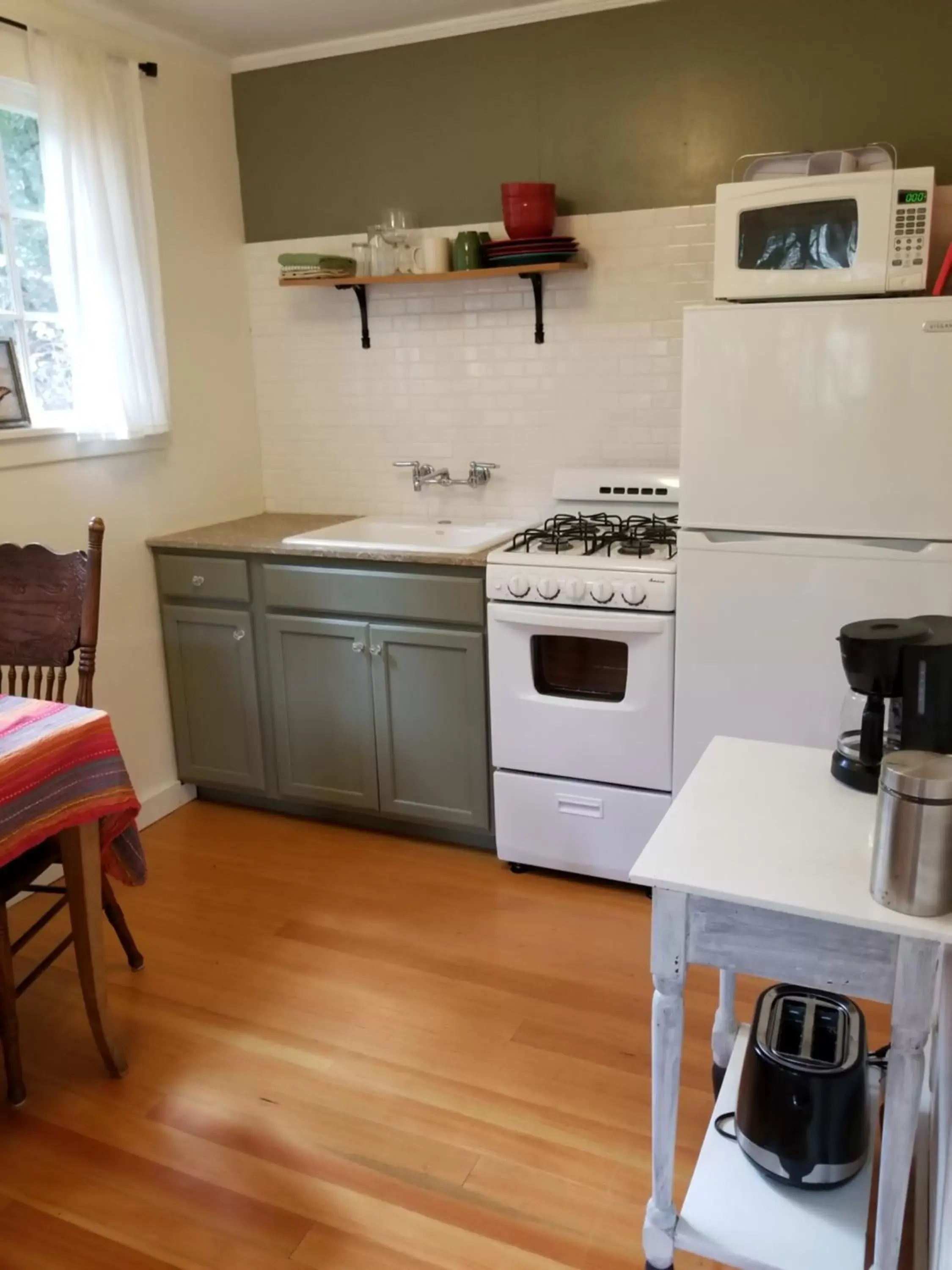 Kitchen or kitchenette, Kitchen/Kitchenette in China Creek Cottages