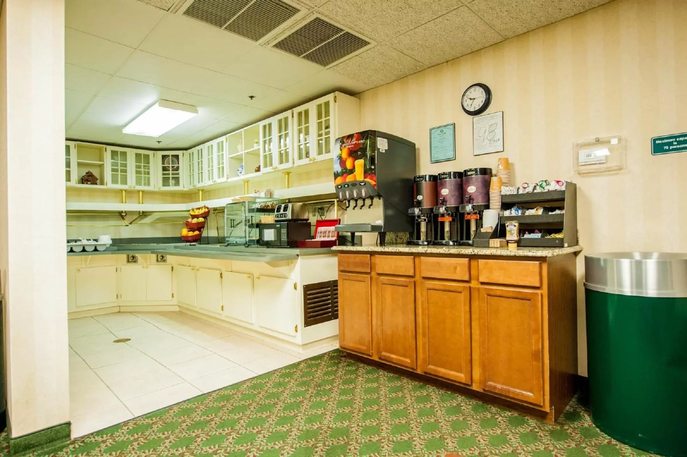 Restaurant/places to eat in Greystone Inn & Suites Restaurant/places to eat in Greystone Inn & Suites