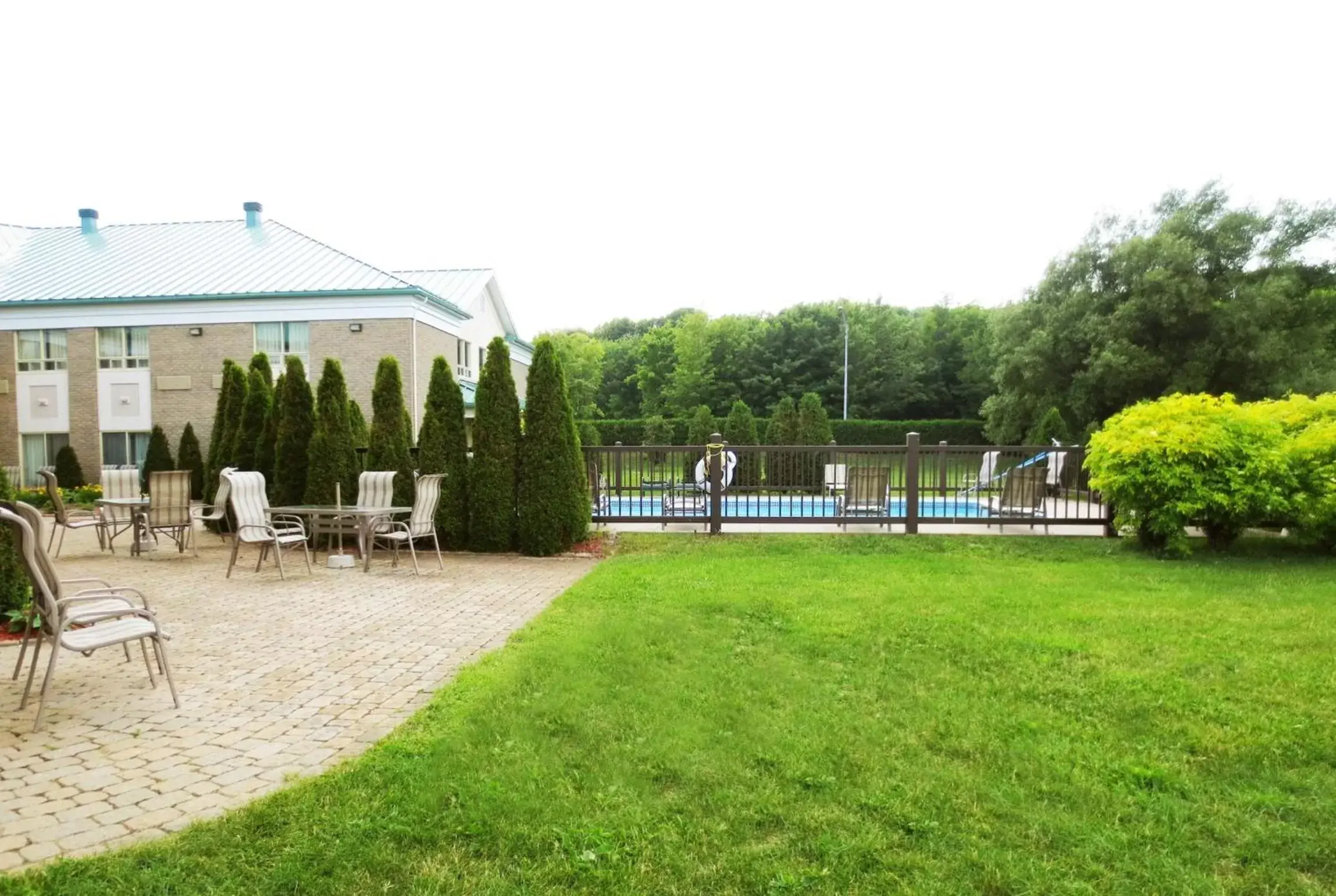 Garden, Swimming Pool in Days Inn by Wyndham Montmagny