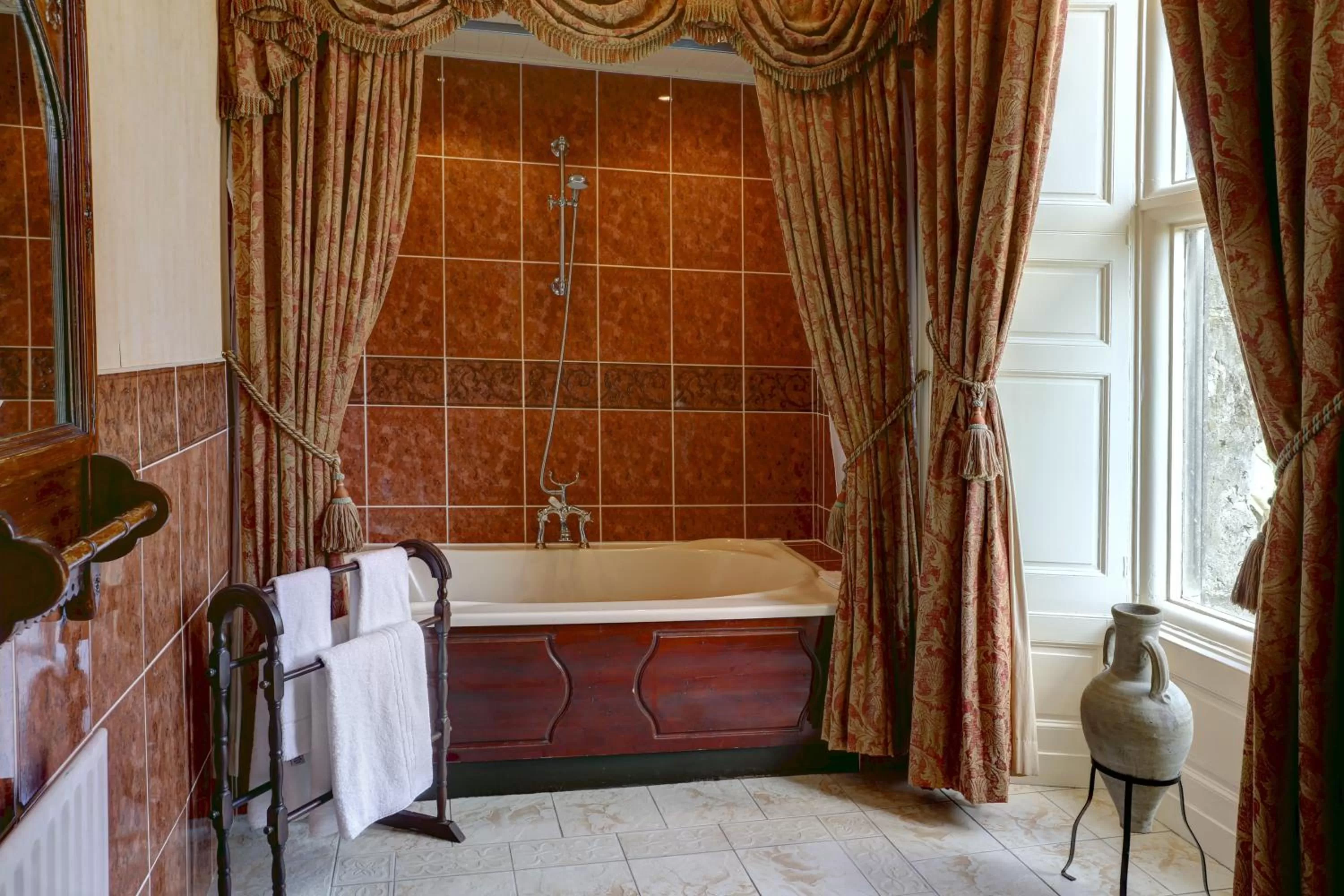 Bathroom, Bed in Walworth Castle Hotel, BW Signature Collection
