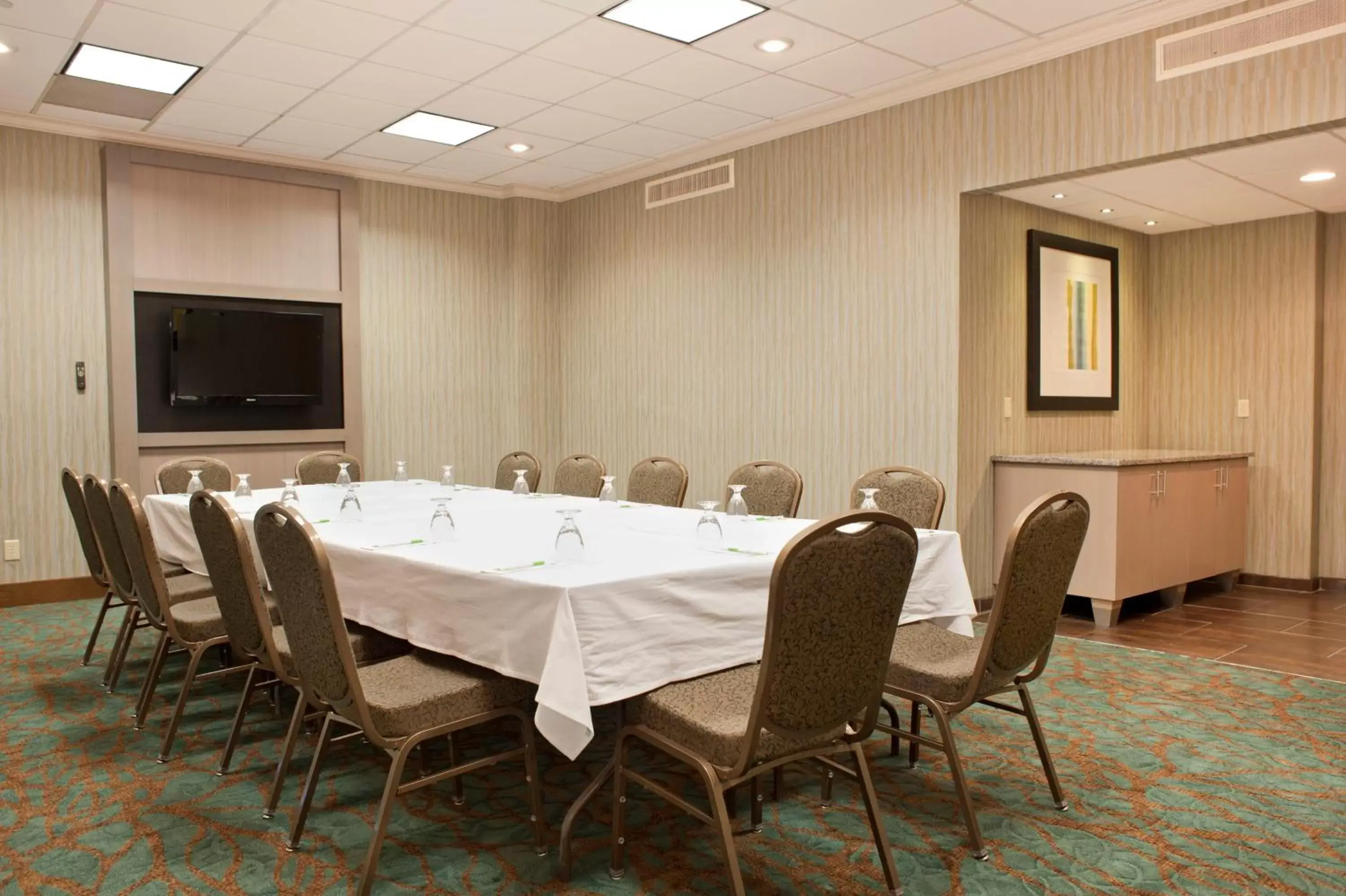 Meeting/conference room in Holiday Inn Rock Island-Quad Cities, an IHG Hotel
