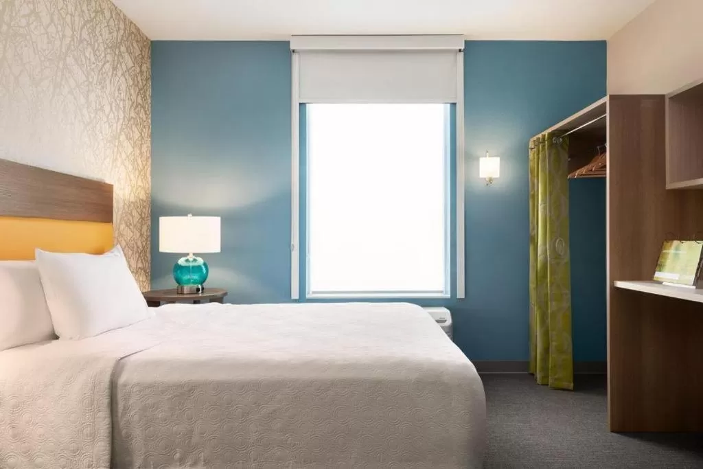 Bedroom, Bed in Home2 Suites By Hilton Alamogordo White Sands