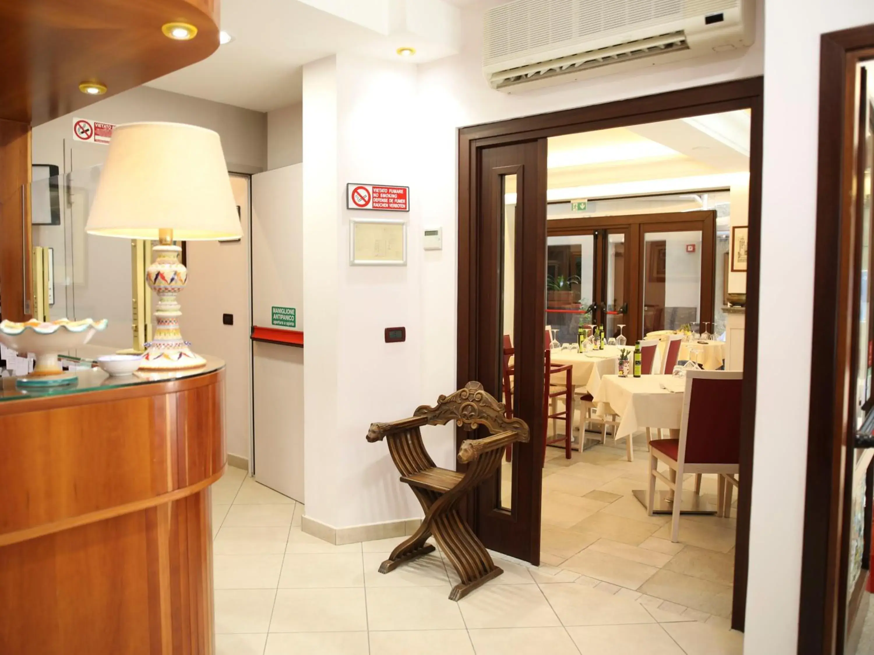 Communal lounge/ TV room in Hotel La Giara
