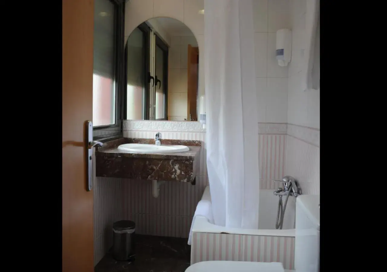 Bathroom in Hotel Aitana