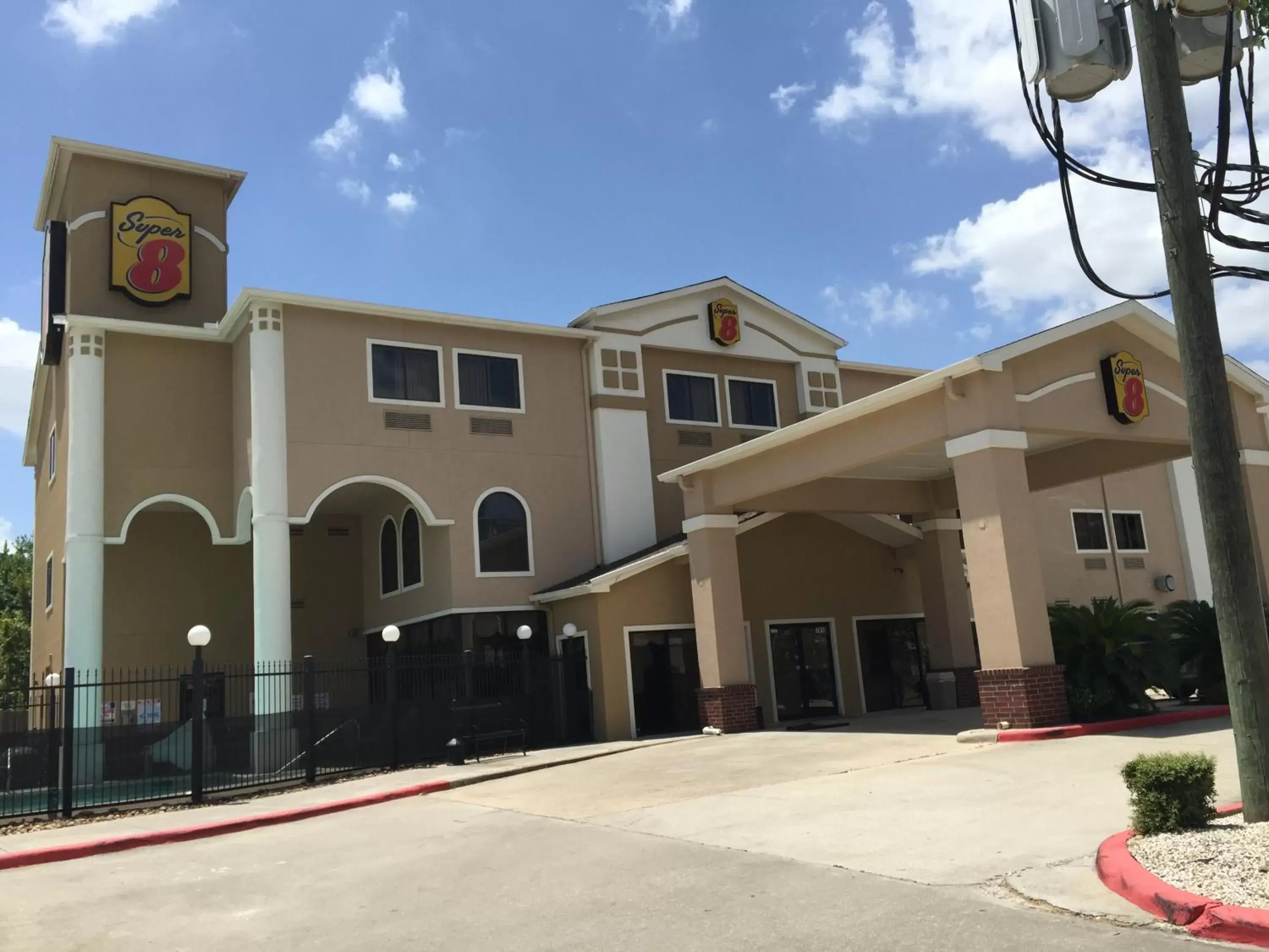 Property Building in Super 8 by Wyndham Intercontinental Houston TX