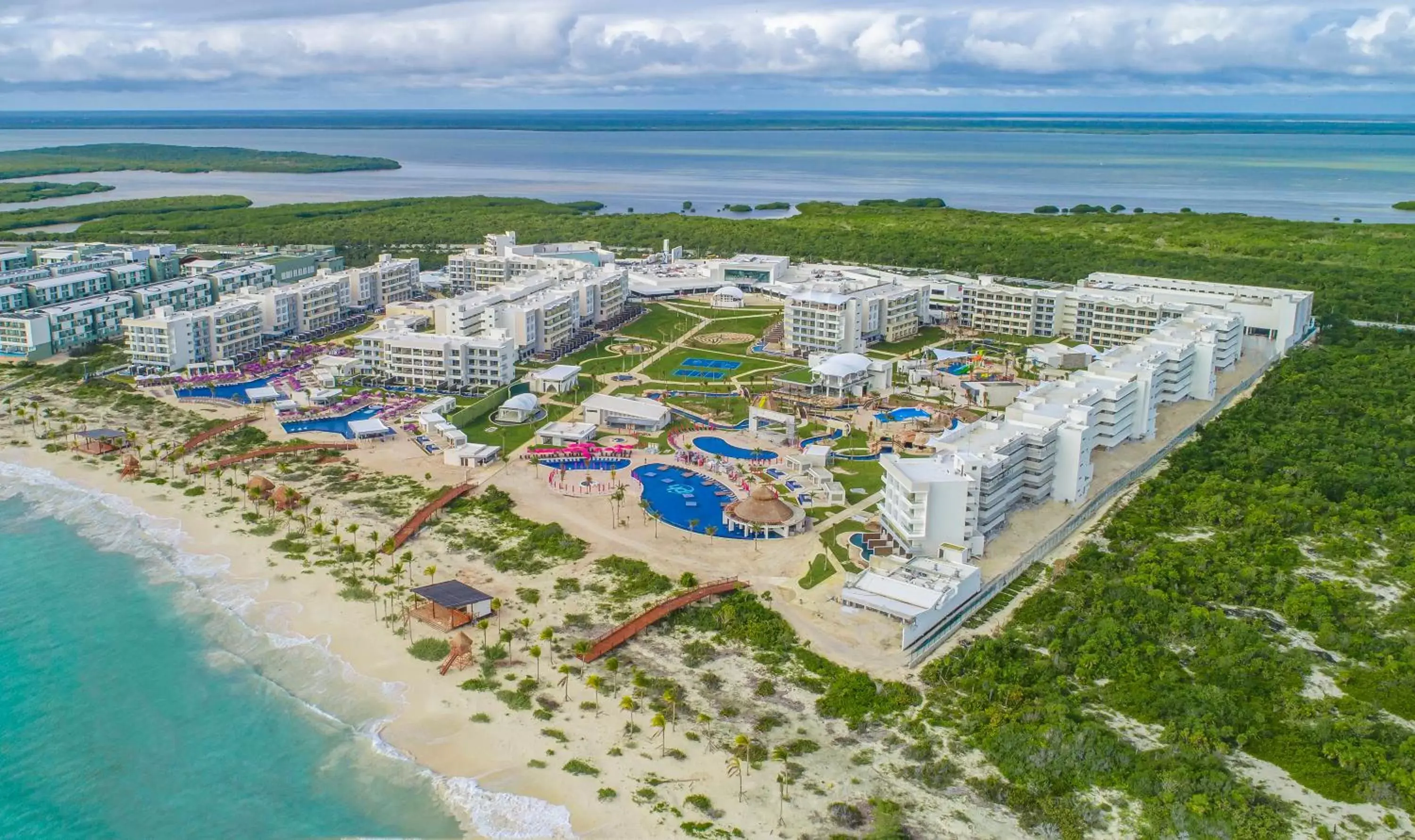 Bird's eye view, Bird's-eye View in Planet Hollywood Cancun, An Autograph Collection All-Inclusive Resort