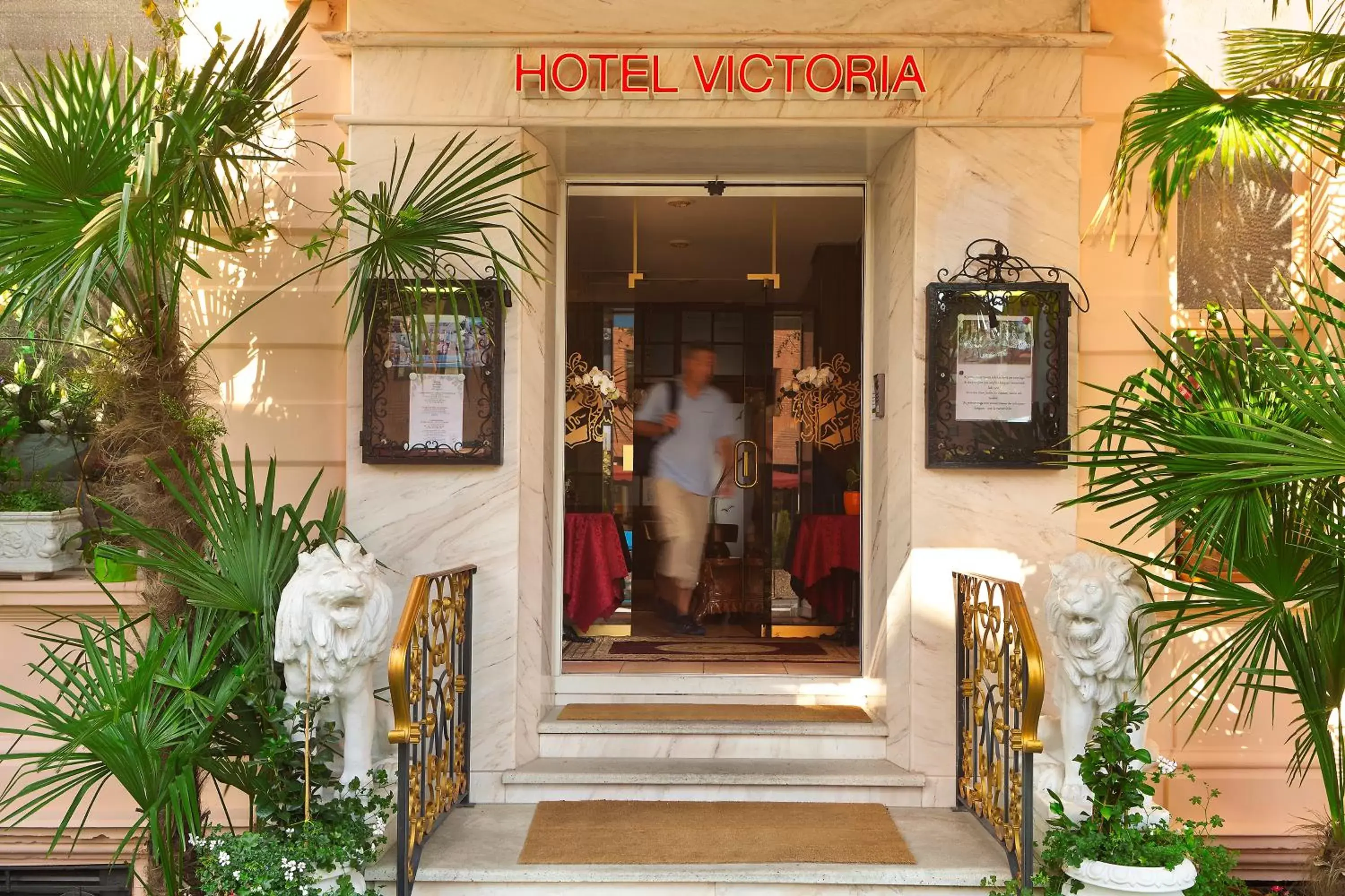 Facade/entrance in Hotel Victoria