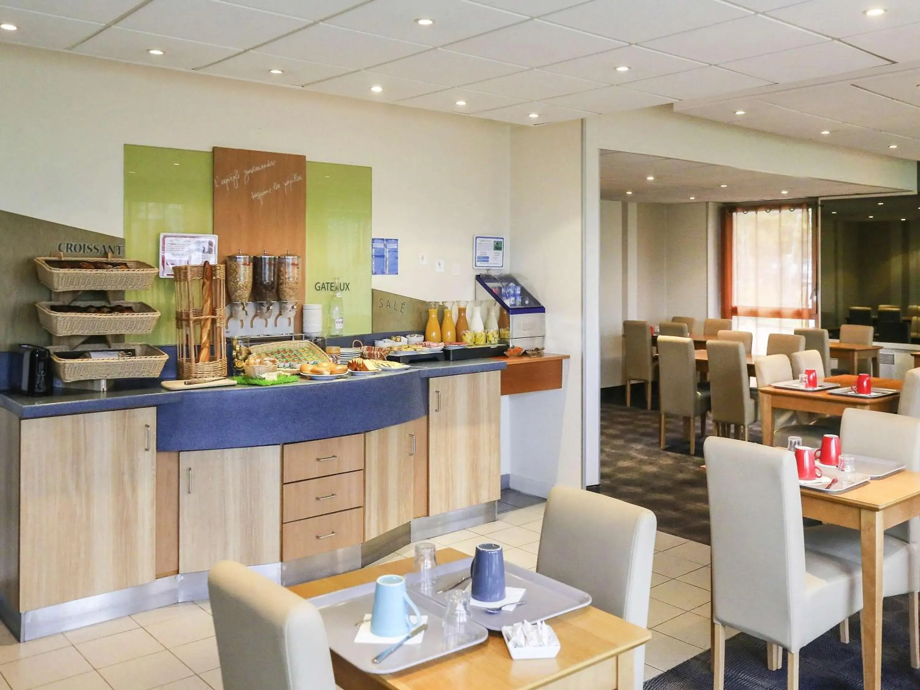 Restaurant/Places to Eat in ibis Styles Orleans