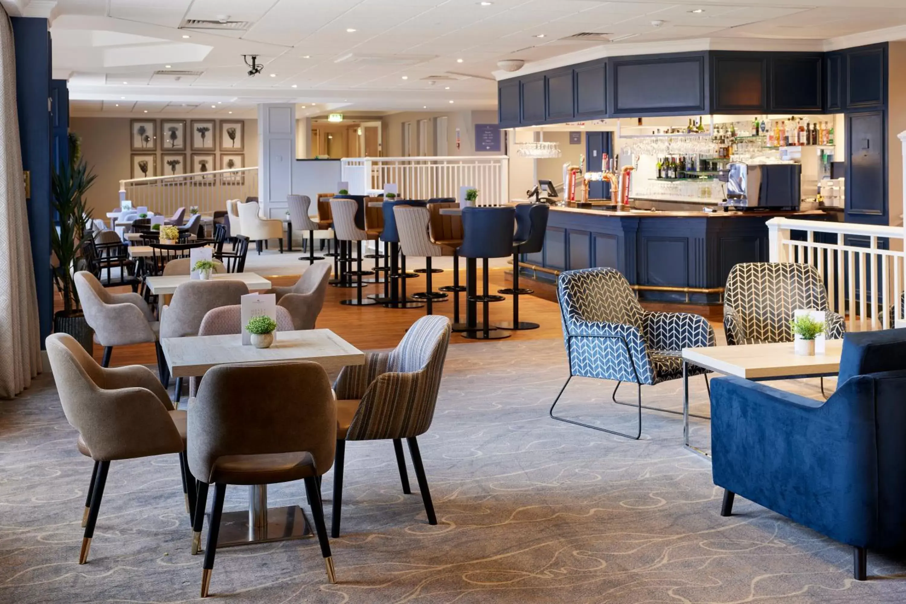 Lounge or bar, Restaurant/Places to Eat in Coldra Court Hotel by Celtic Manor
