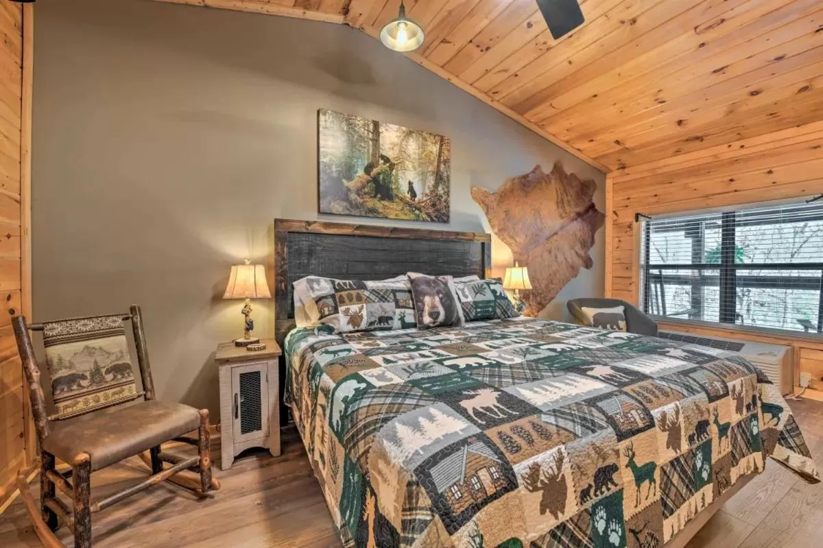 Bed in The Lodge Nantahala River