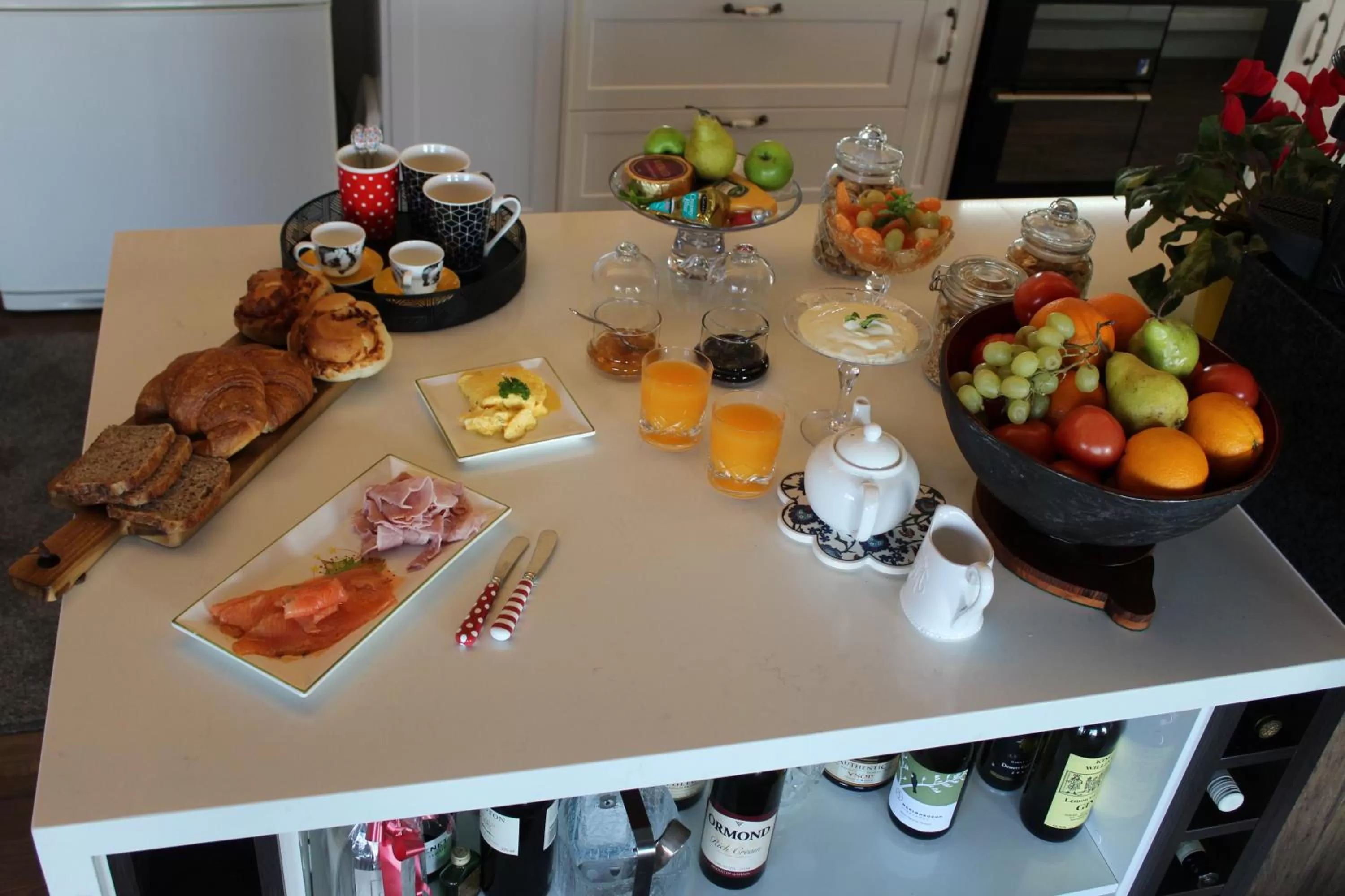 Continental breakfast in Arohanui Rural Retreat B&B