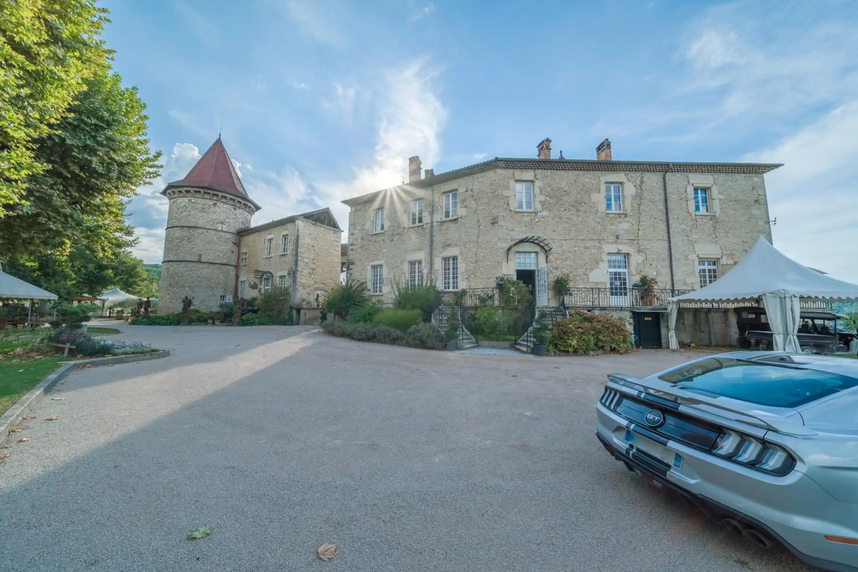 Property Building in Château Chapeau Cornu