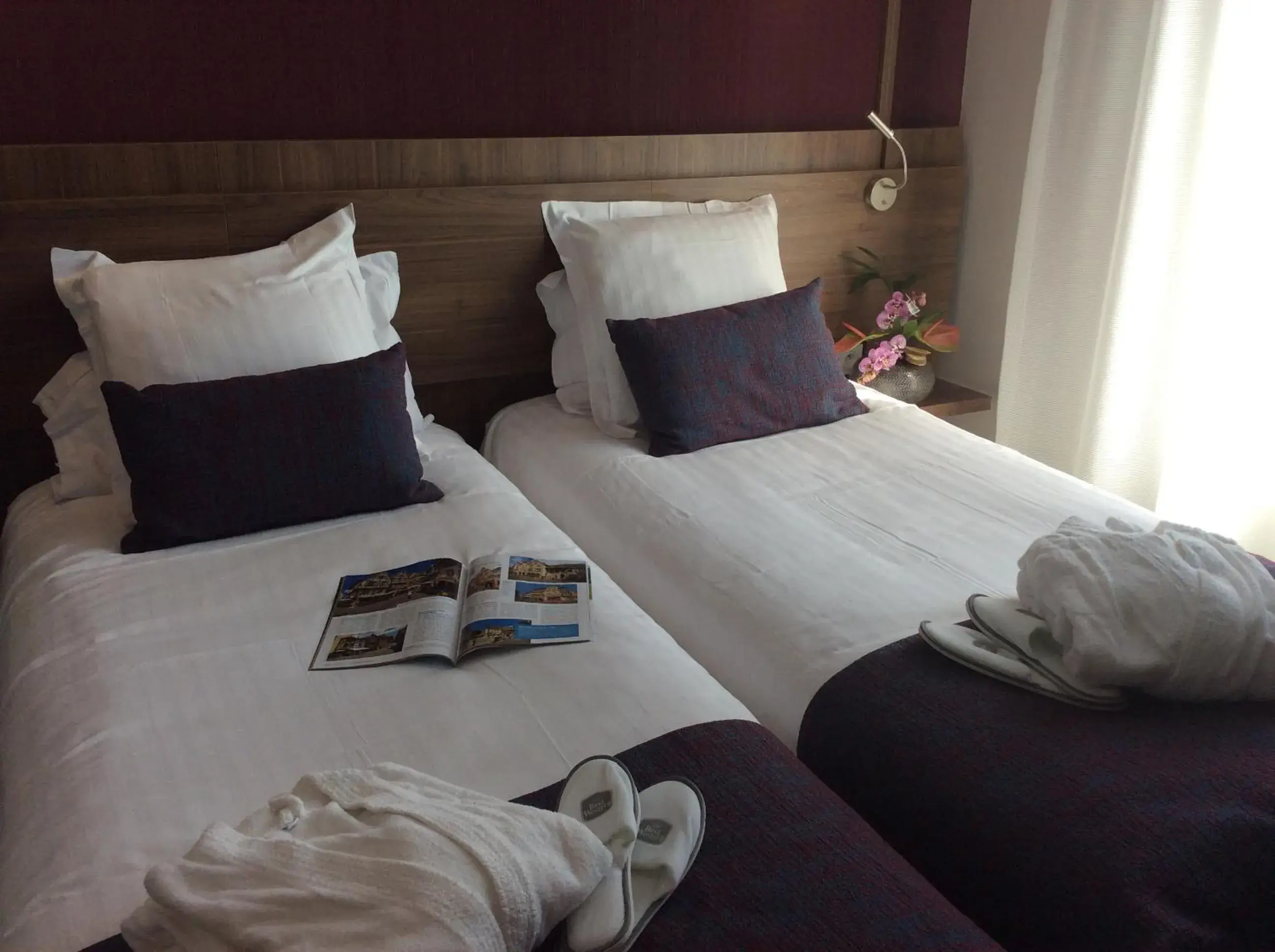 Bed in Best Western Le Duguesclin