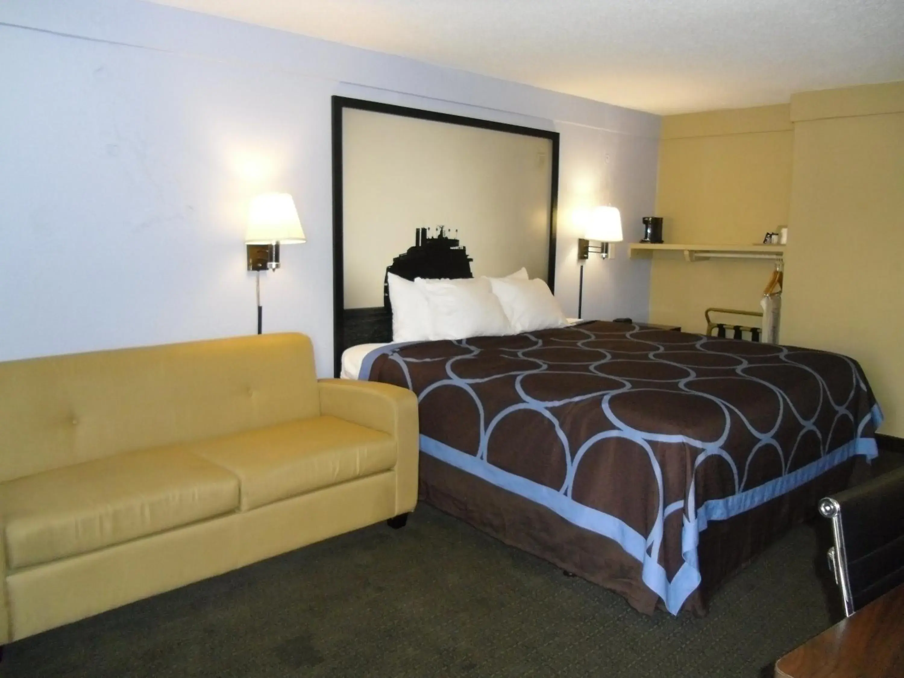 Bedroom, Bed in Super 8 by Wyndham Lantana West Palm Beach